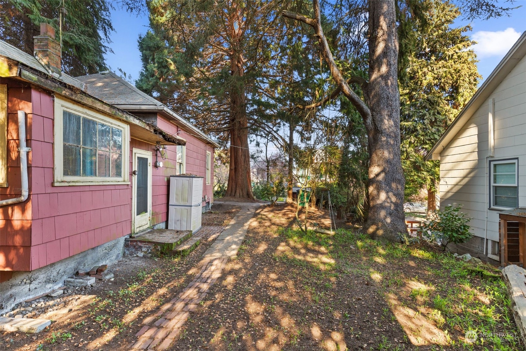 5834 Woodlawn Avenue N