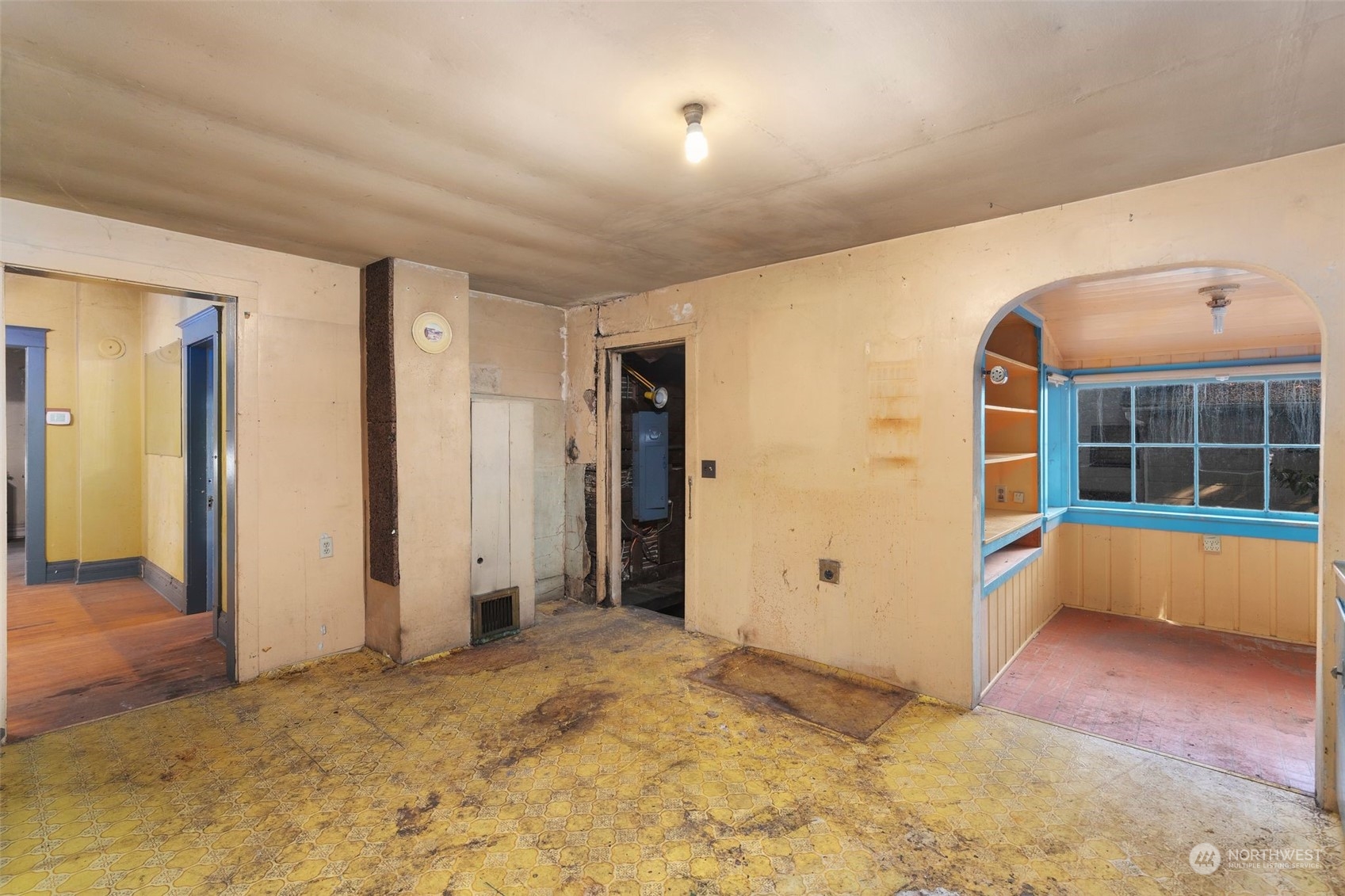 5834 Woodlawn Avenue N