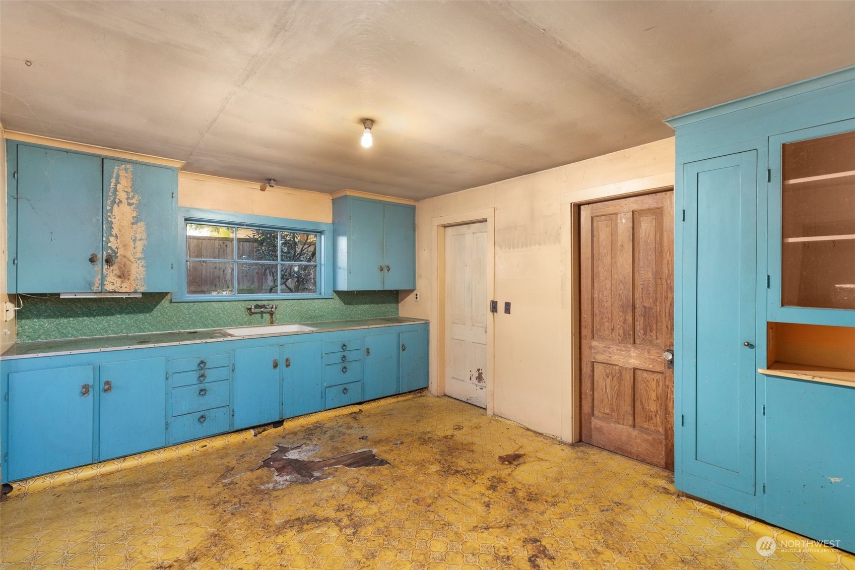 5834 Woodlawn Avenue N