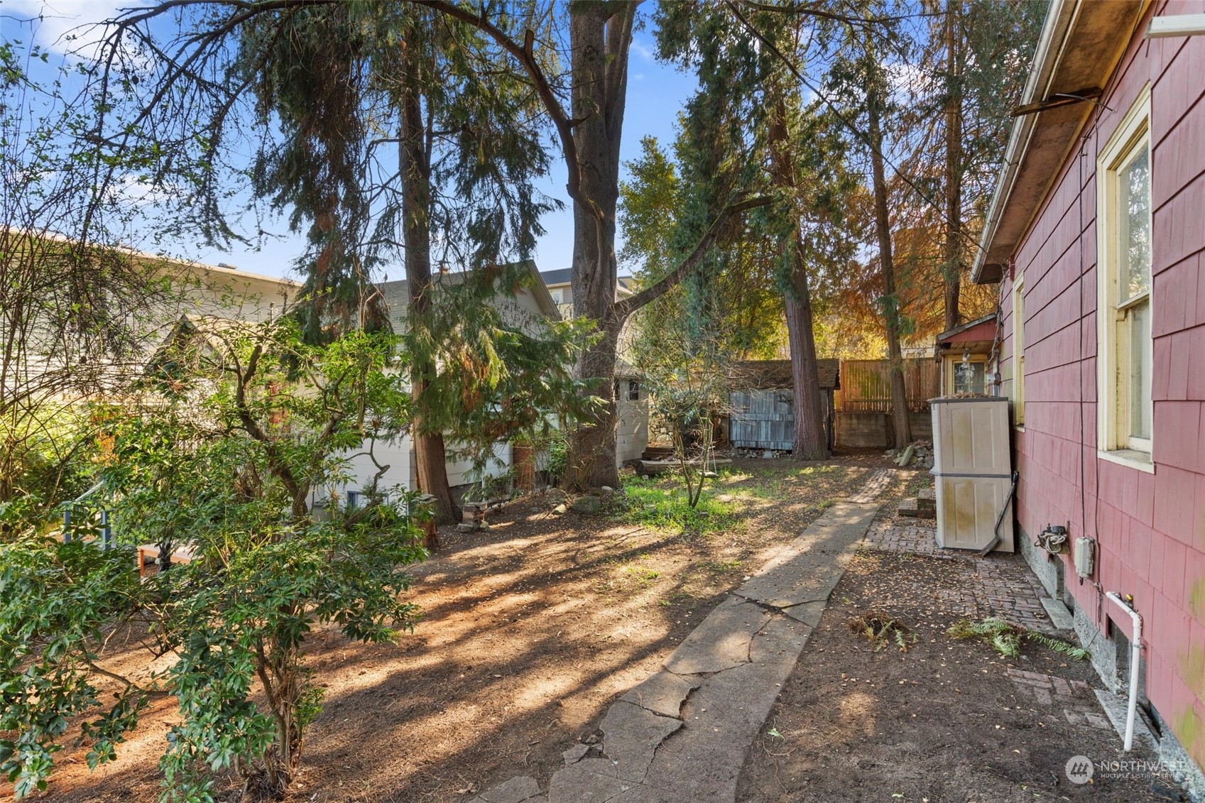 5834 Woodlawn Avenue N