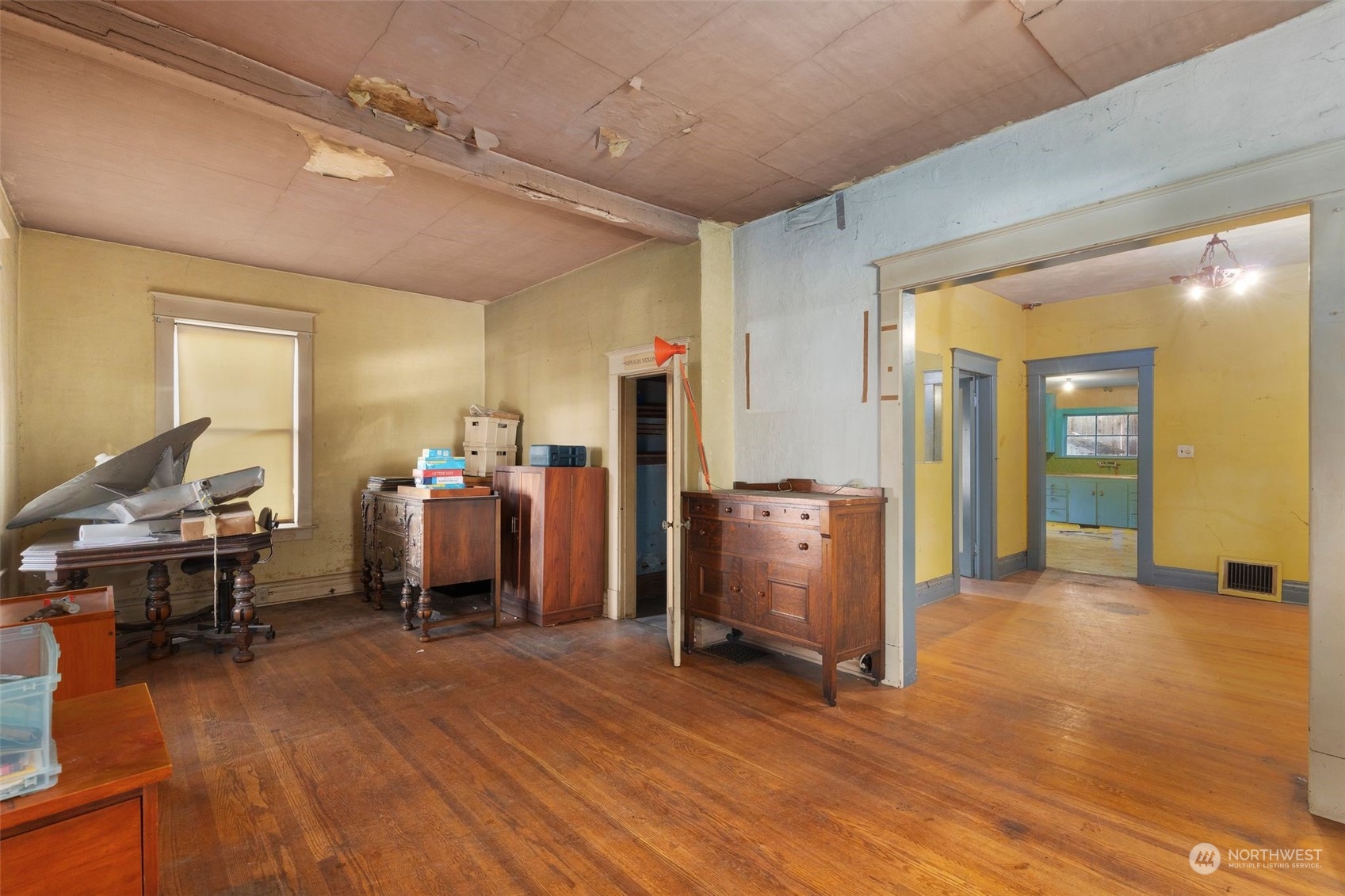 5834 Woodlawn Avenue N