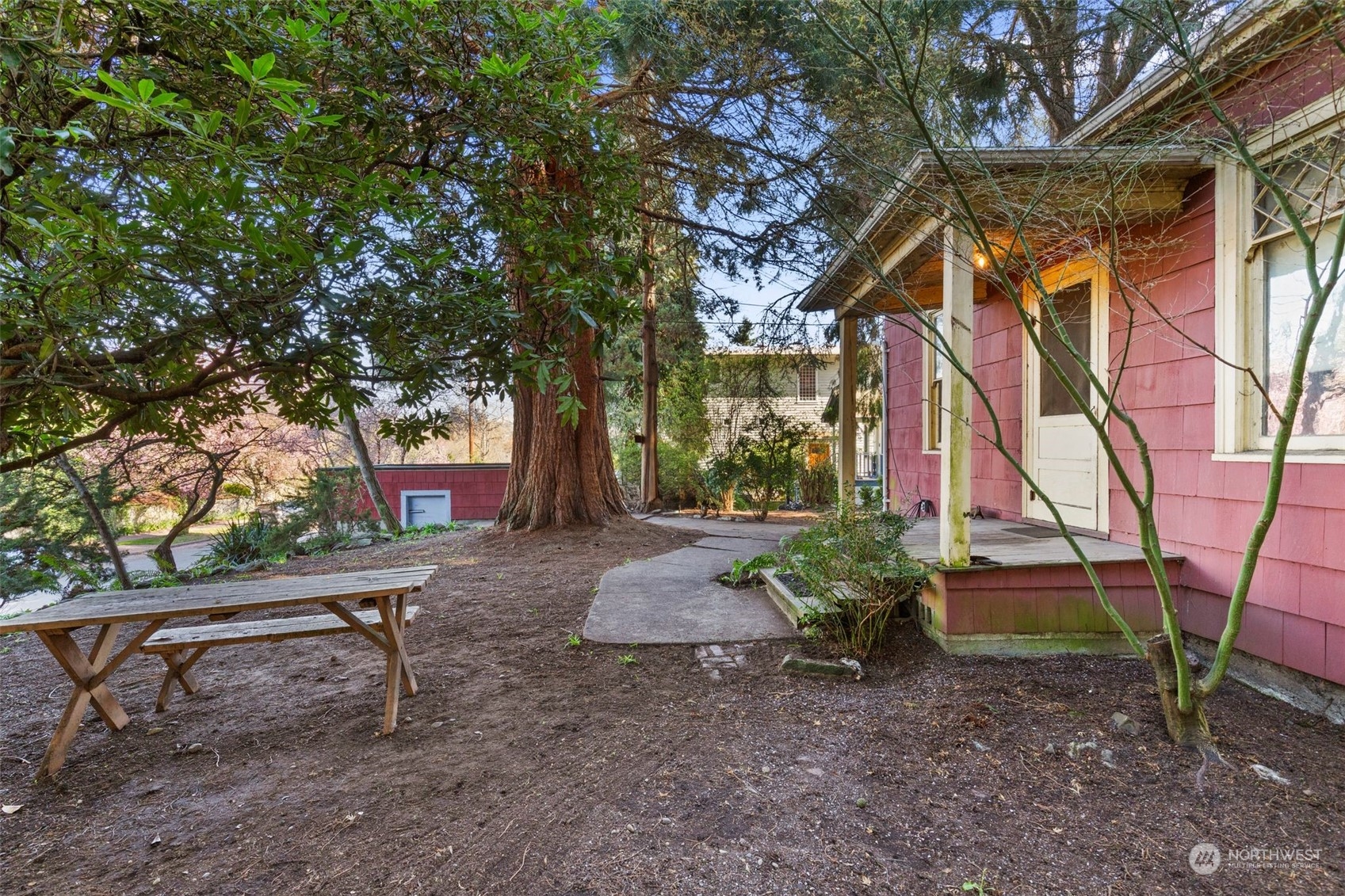 5834 Woodlawn Avenue N