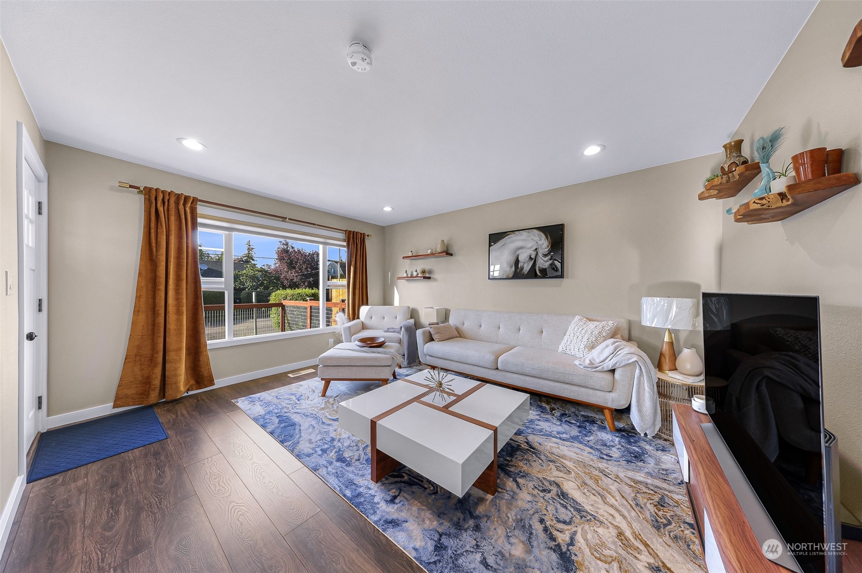 502 E Division Street