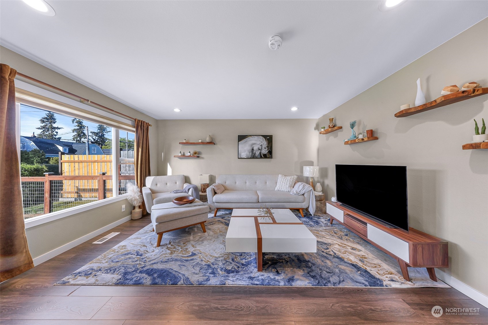 502 E Division Street