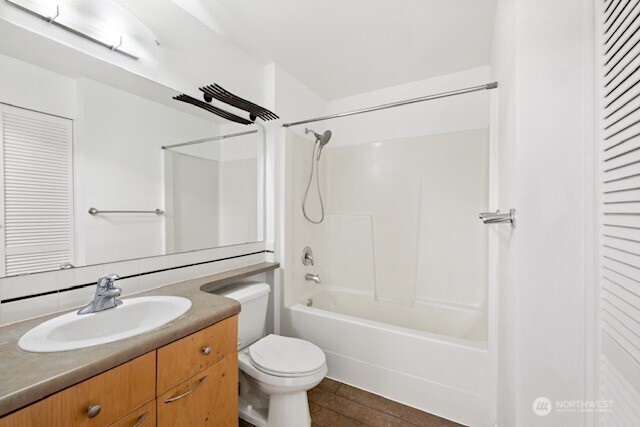 12334 31st Avenue NE Unit: 305