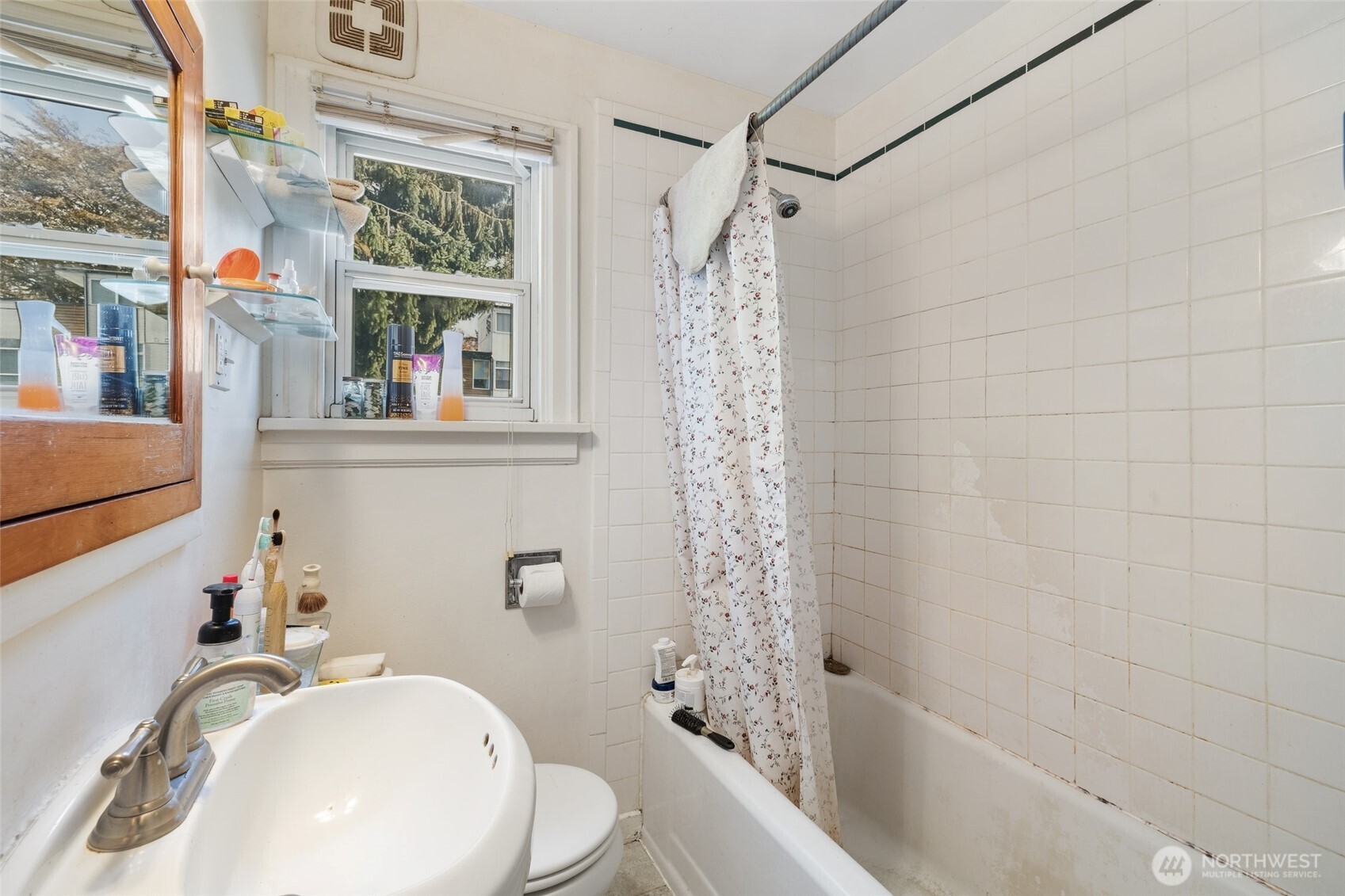 10346 Interlake Avenue N