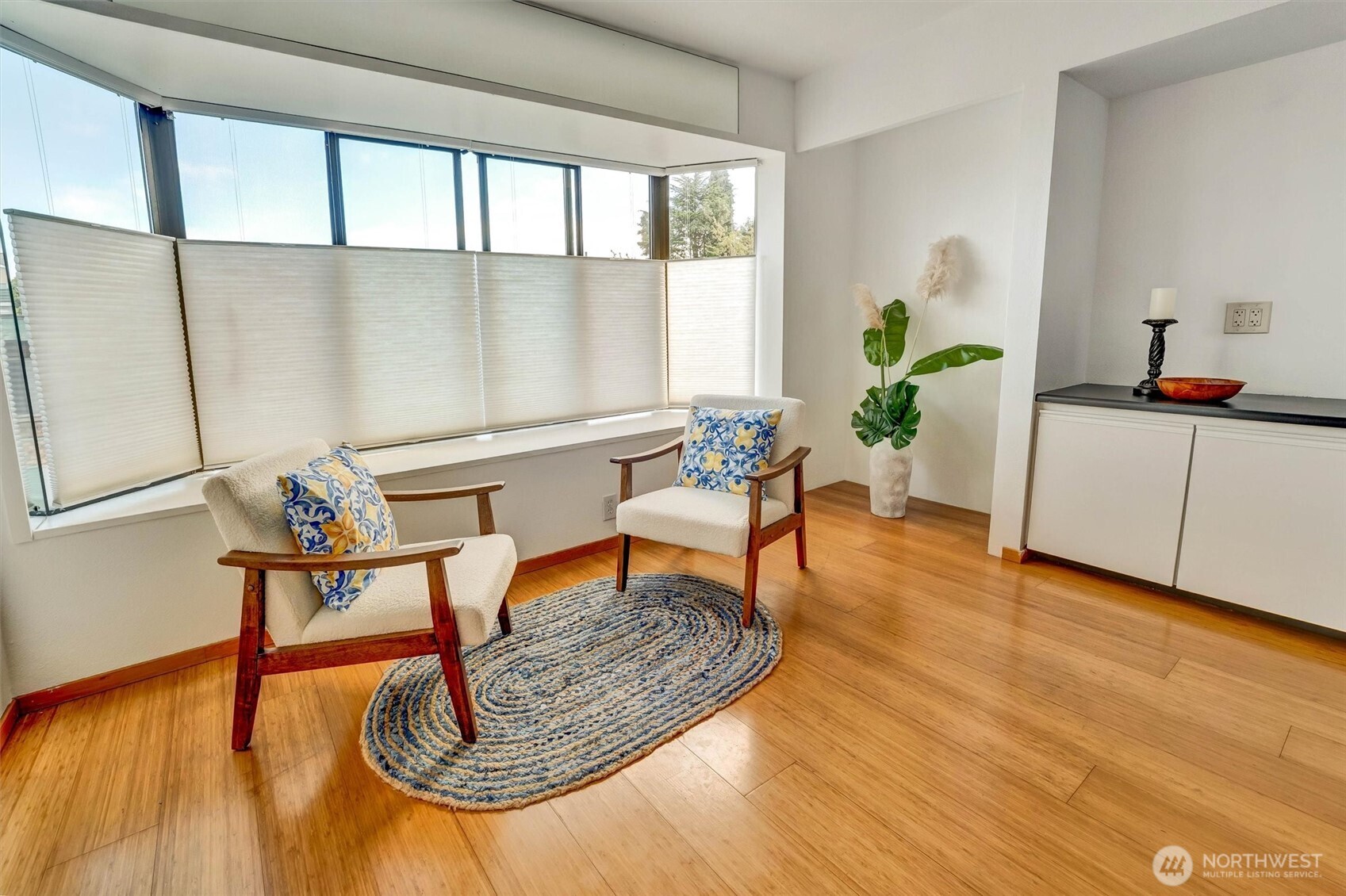 211 Summit Avenue E Unit: N305