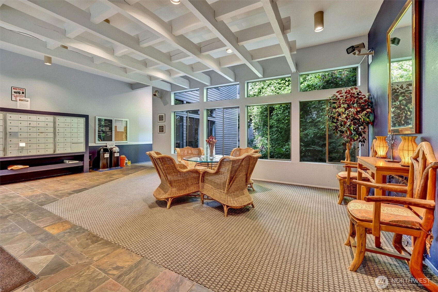 211 Summit Avenue E Unit: N305
