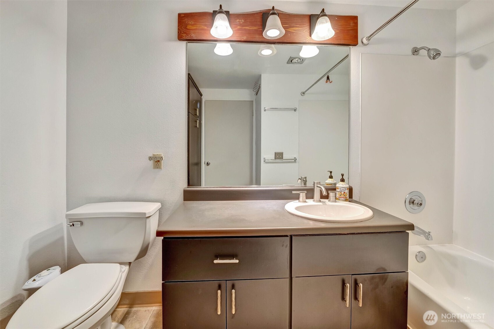 211 Summit Avenue E Unit: N305
