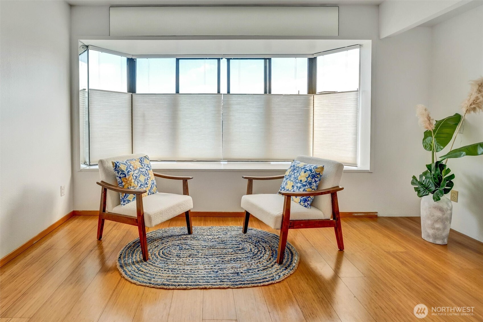 211 Summit Avenue E Unit: N305
