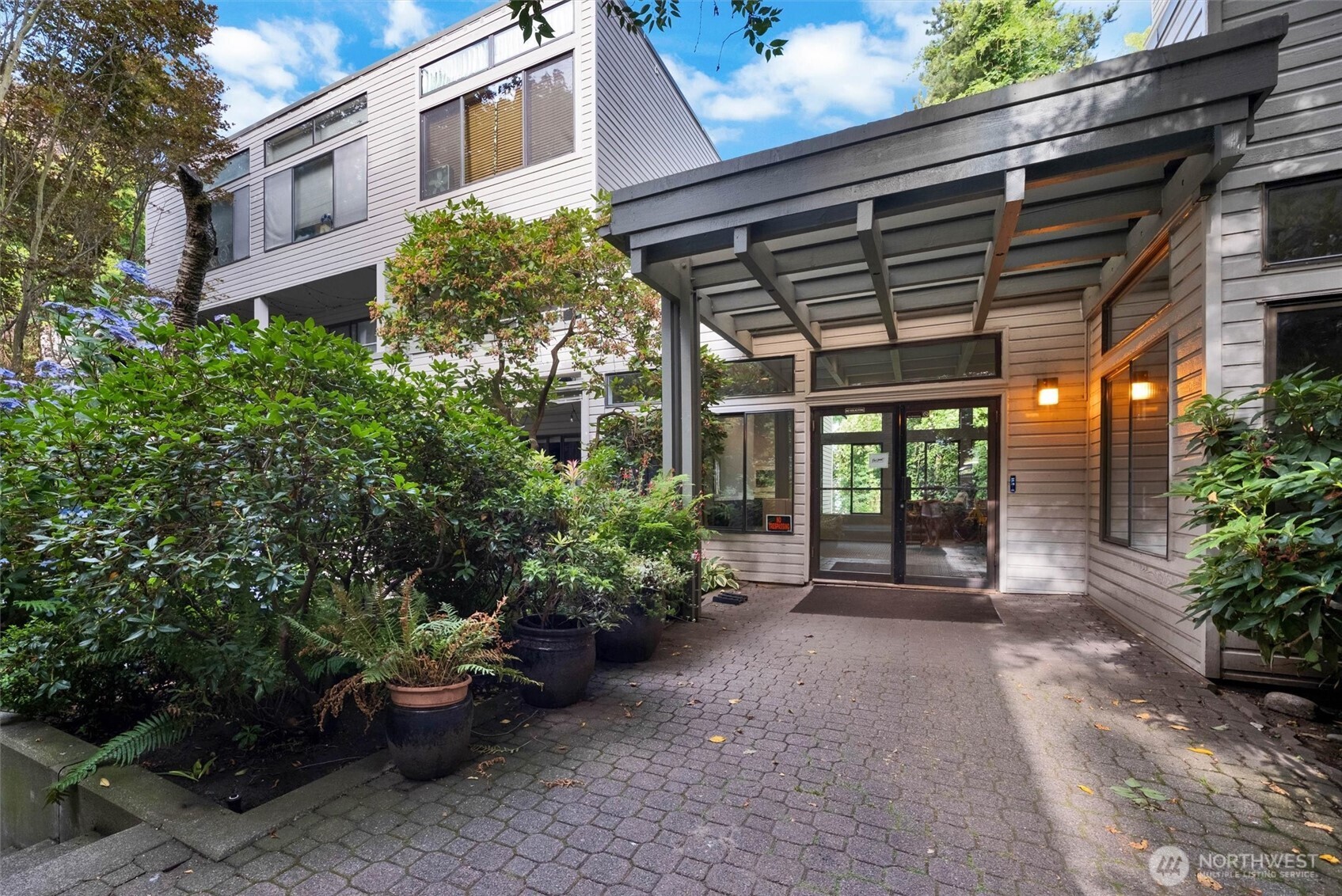 211 Summit Avenue E Unit: N305