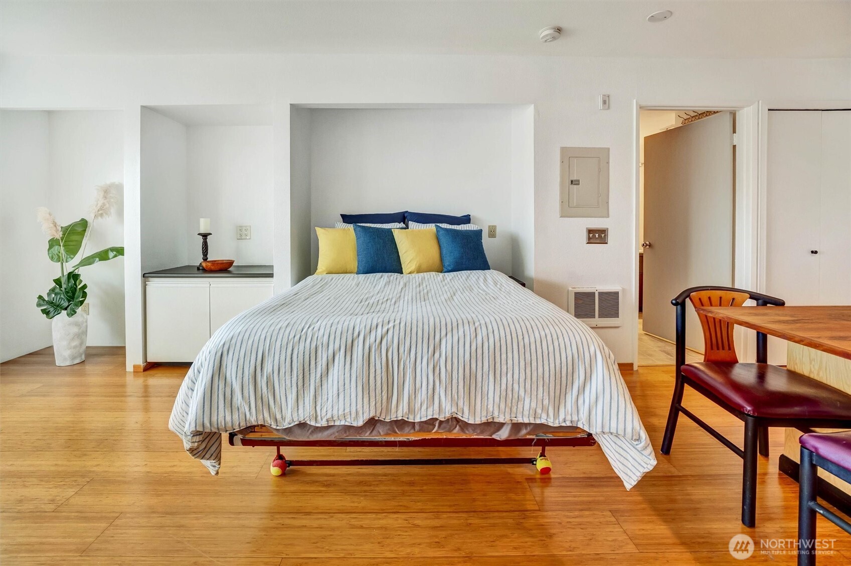 211 Summit Avenue E Unit: N305