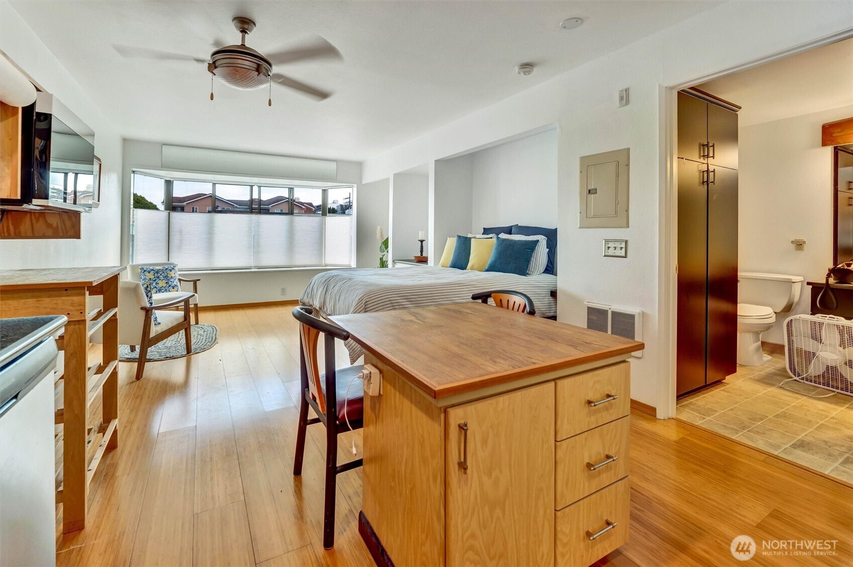 211 Summit Avenue E Unit: N305