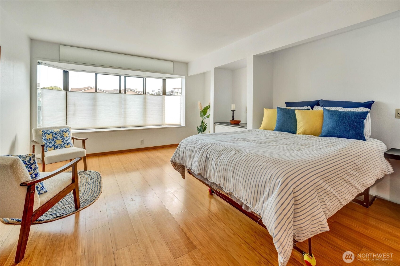 211 Summit Avenue E Unit: N305