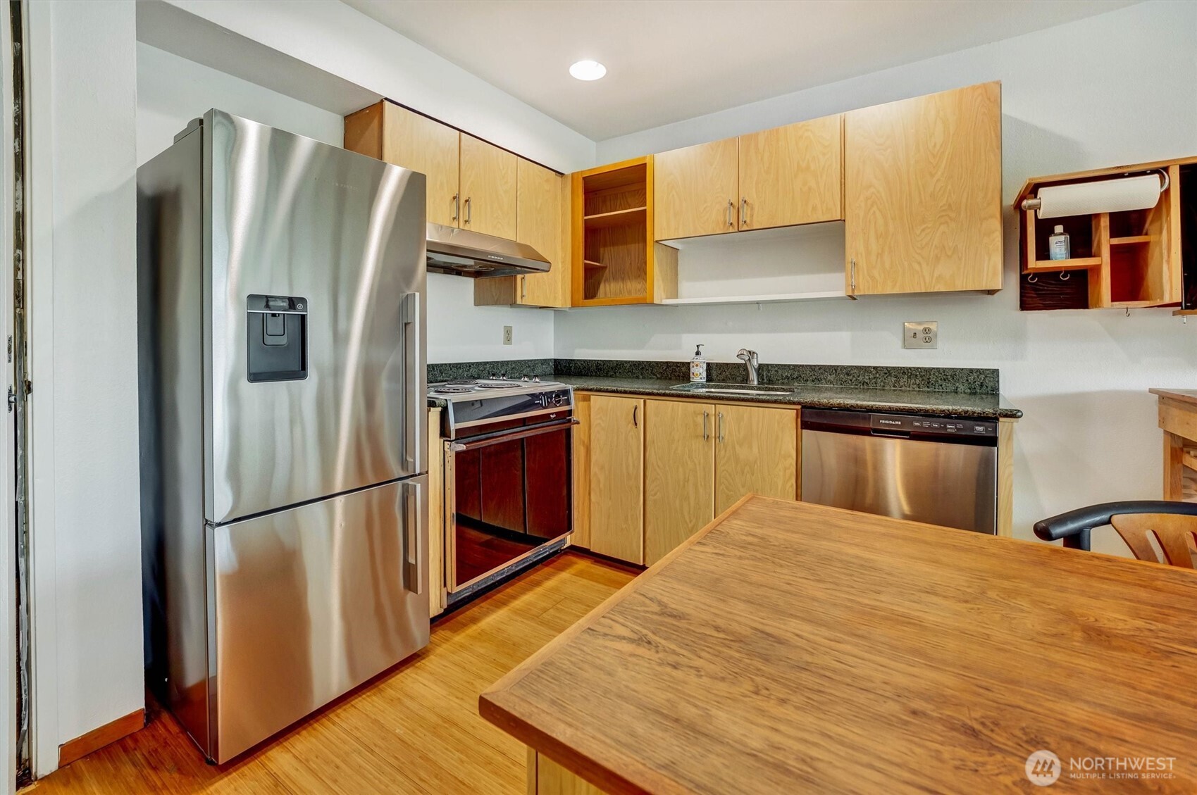 211 Summit Avenue E Unit: N305