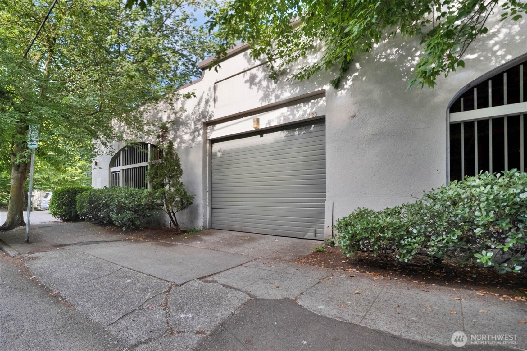 211 Summit Avenue E Unit: N305