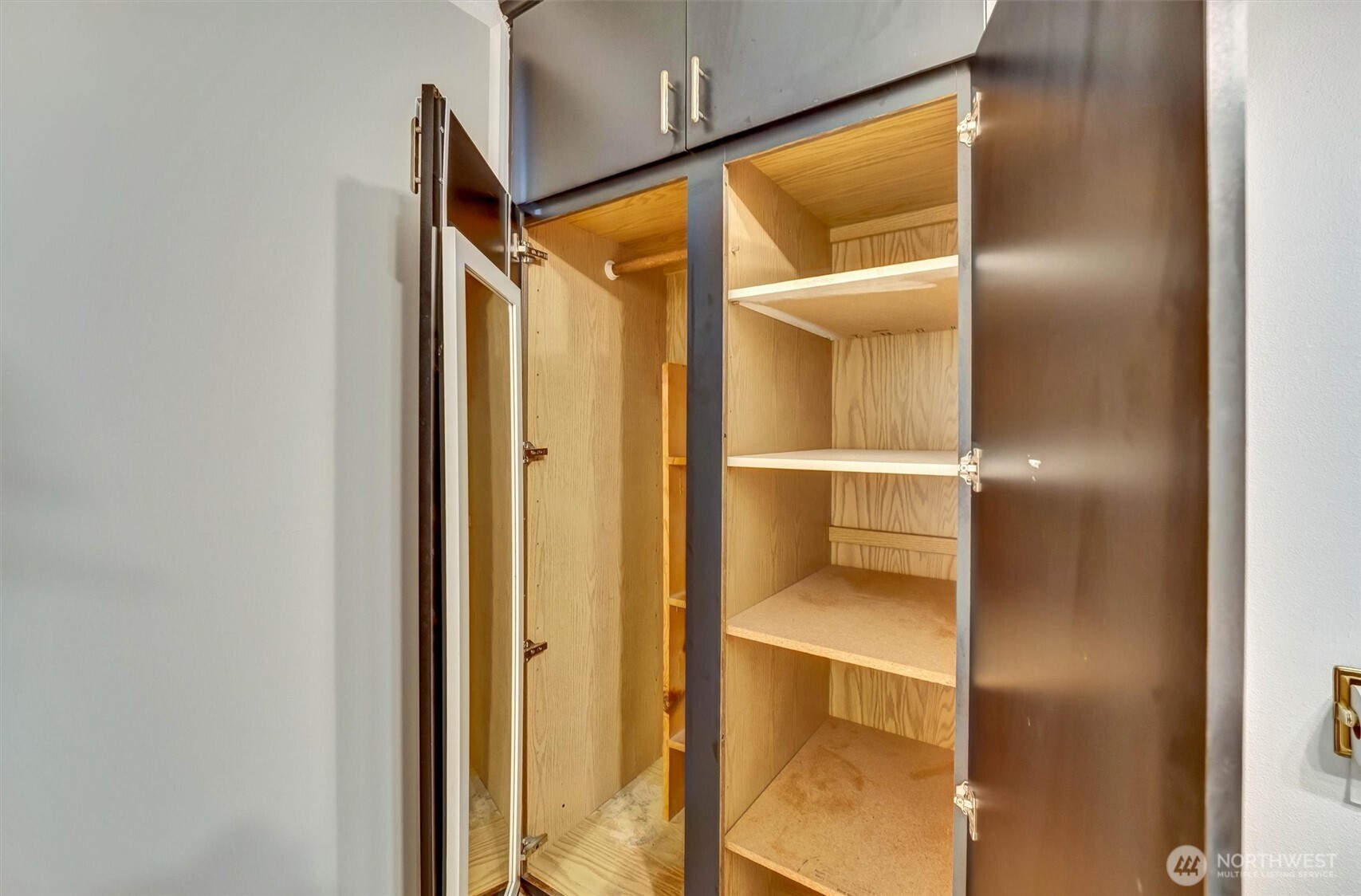 211 Summit Avenue E Unit: N305