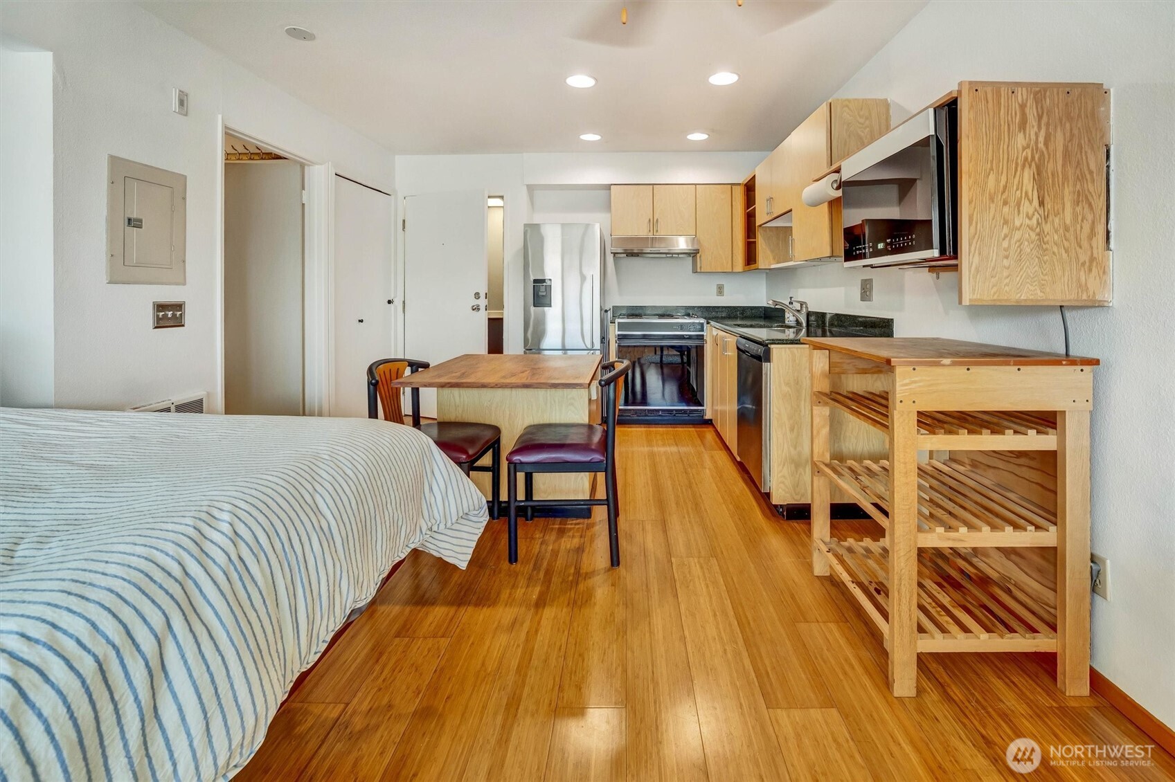 211 Summit Avenue E Unit: N305
