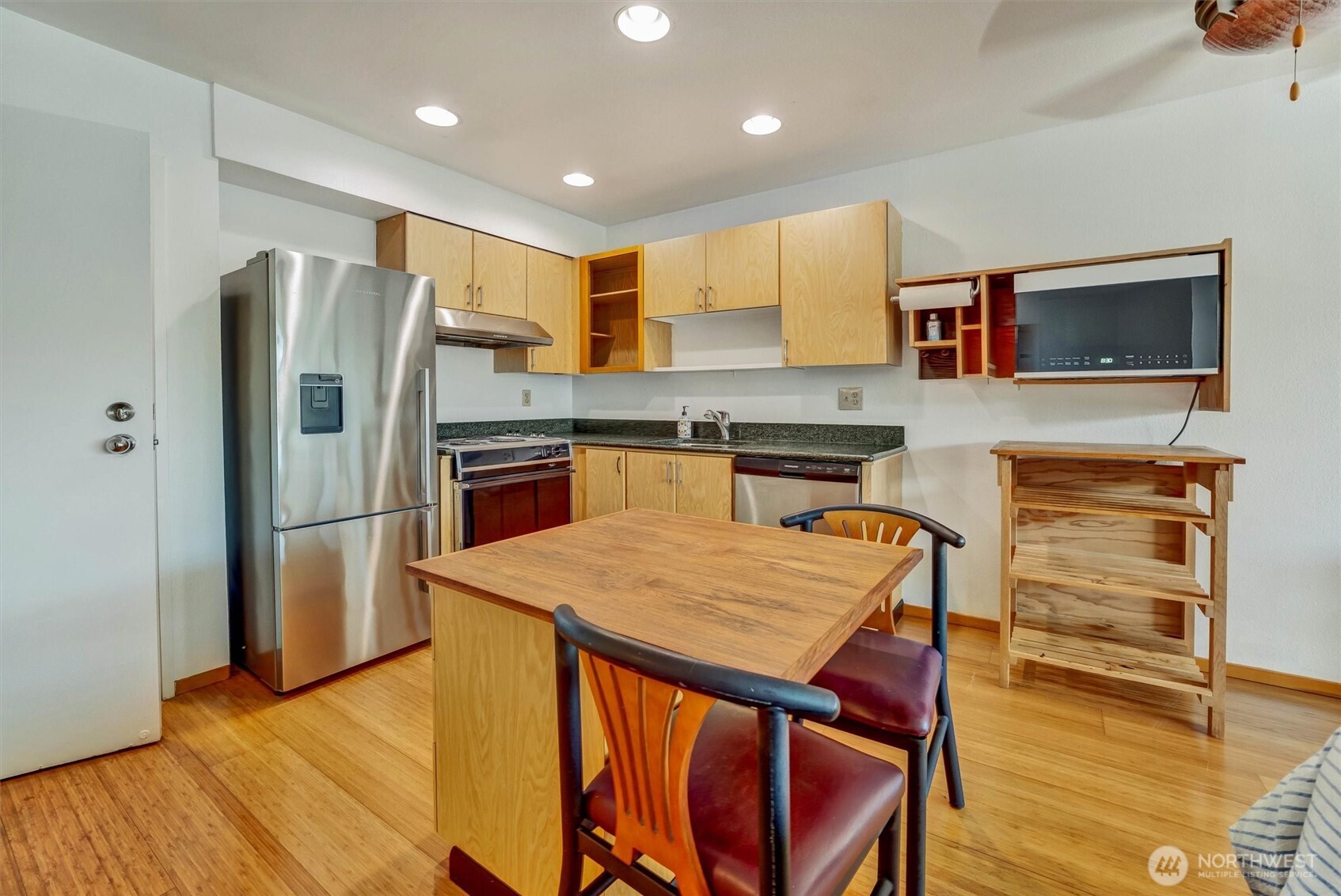 211 Summit Avenue E Unit: N305