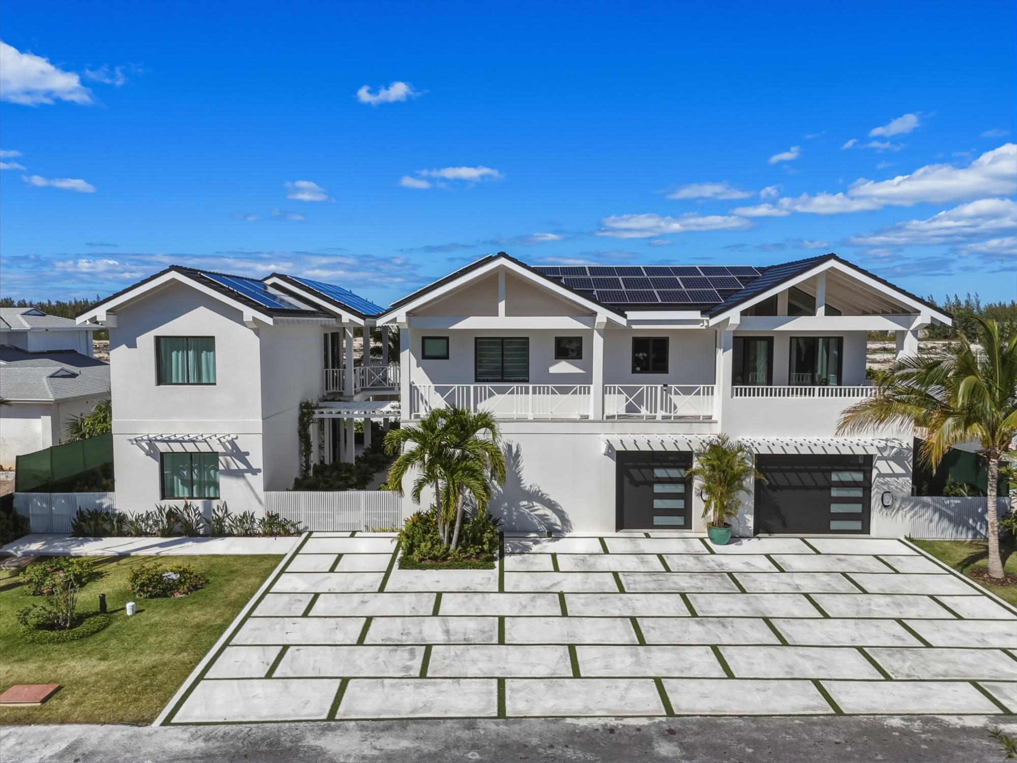 Le Canal, Waterfront Compound