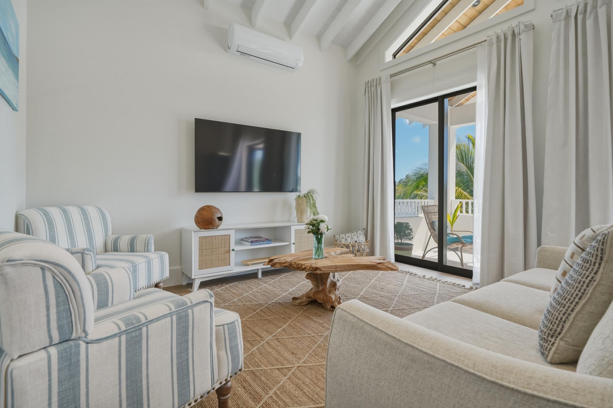 Le Canal, Waterfront Compound
