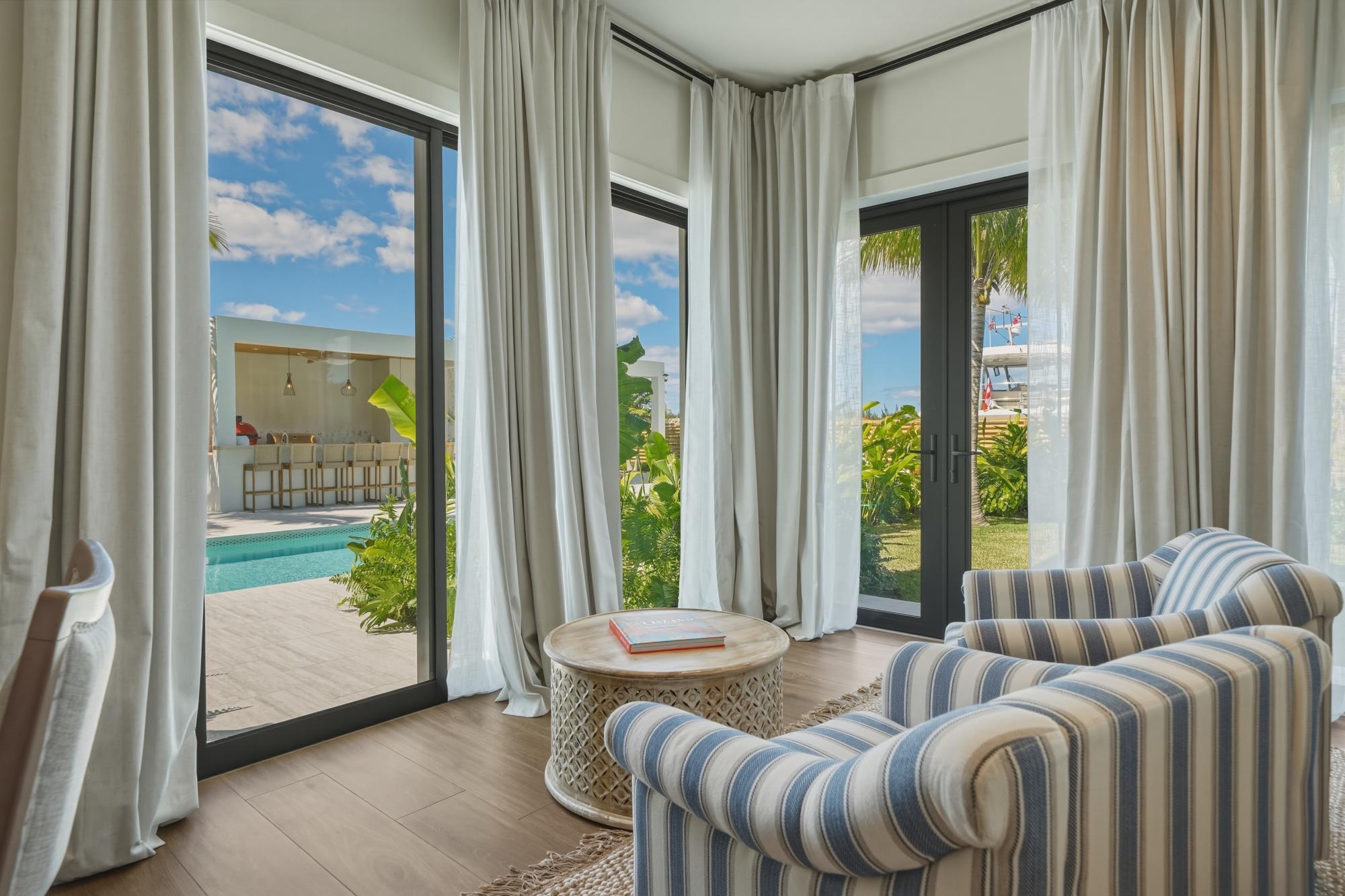 Le Canal, Waterfront Compound