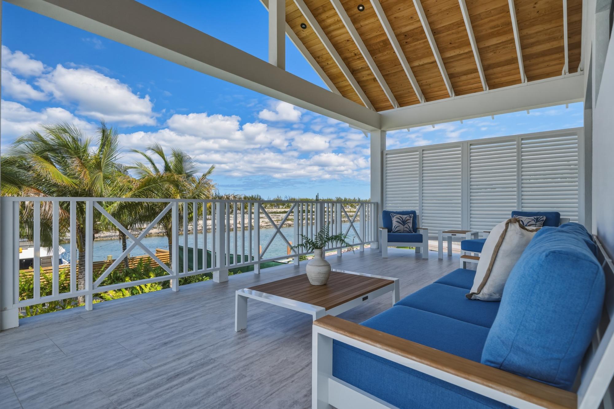 Le Canal, Waterfront Compound