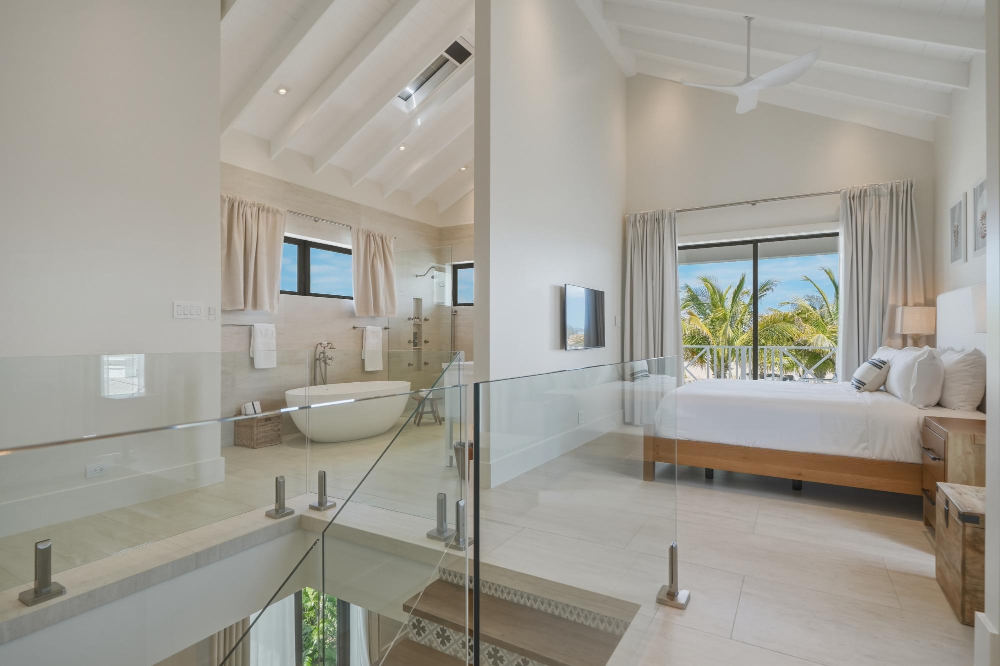 Le Canal, Waterfront Compound