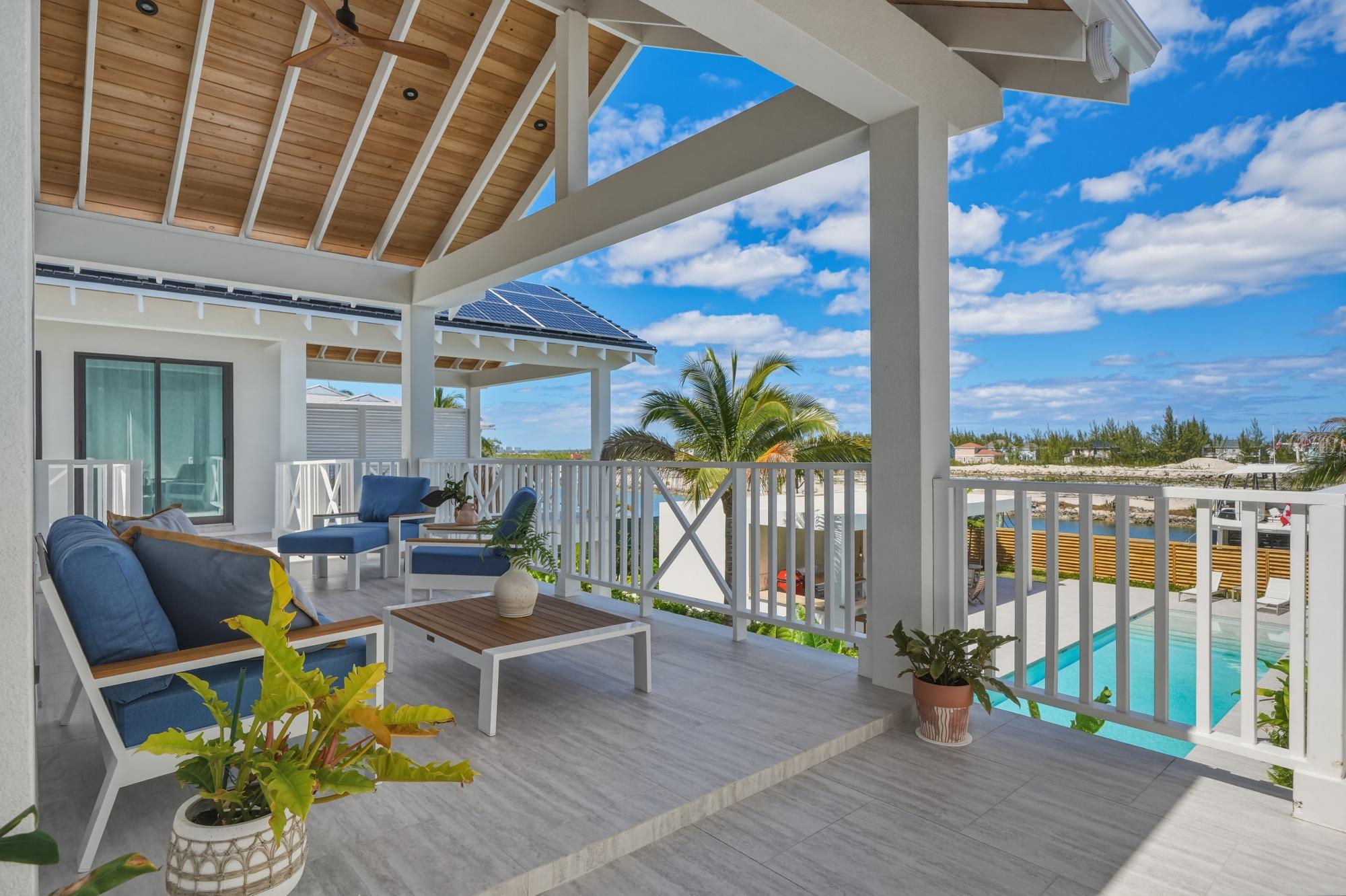 Le Canal, Waterfront Compound