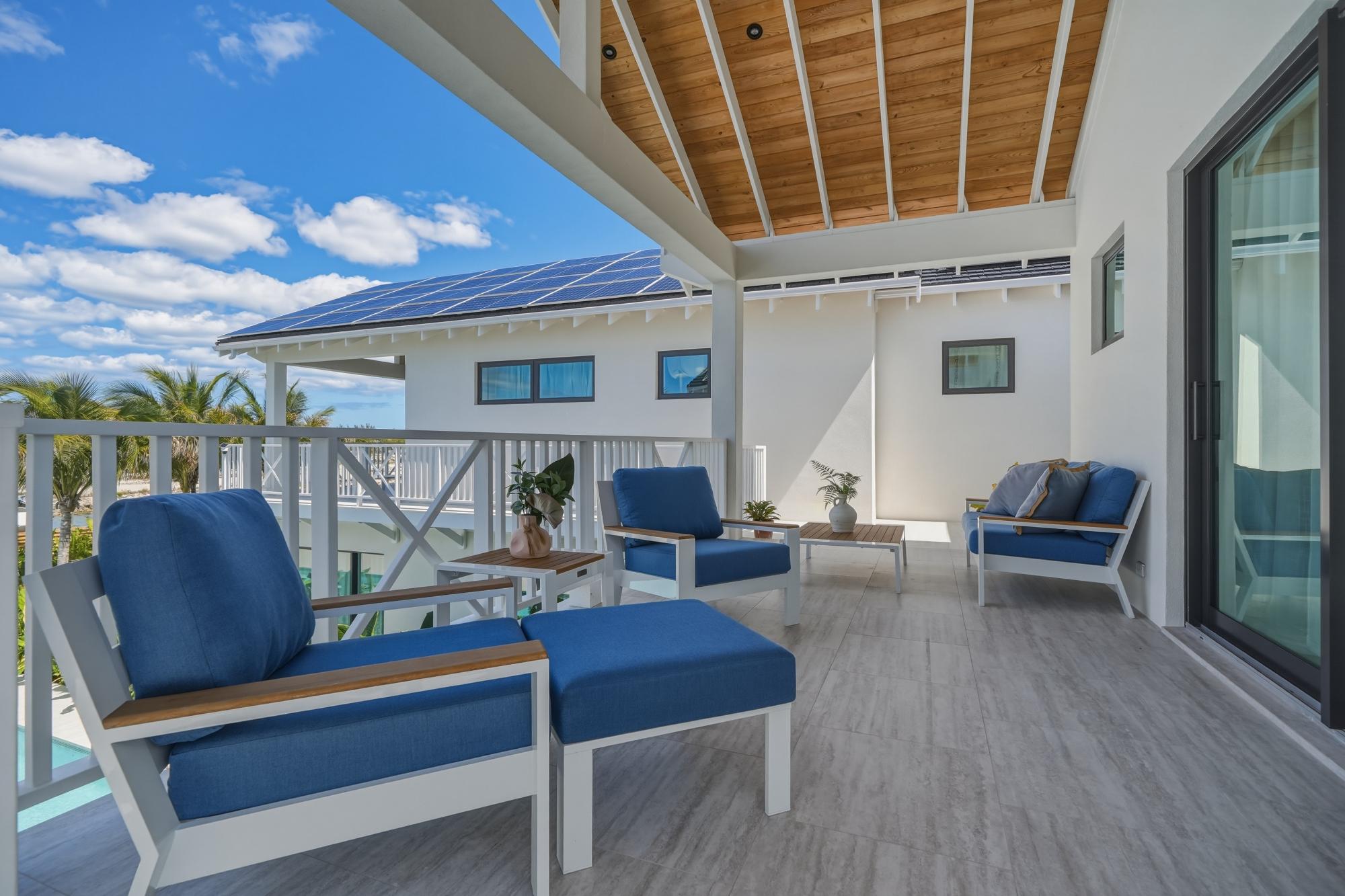 Le Canal, Waterfront Compound