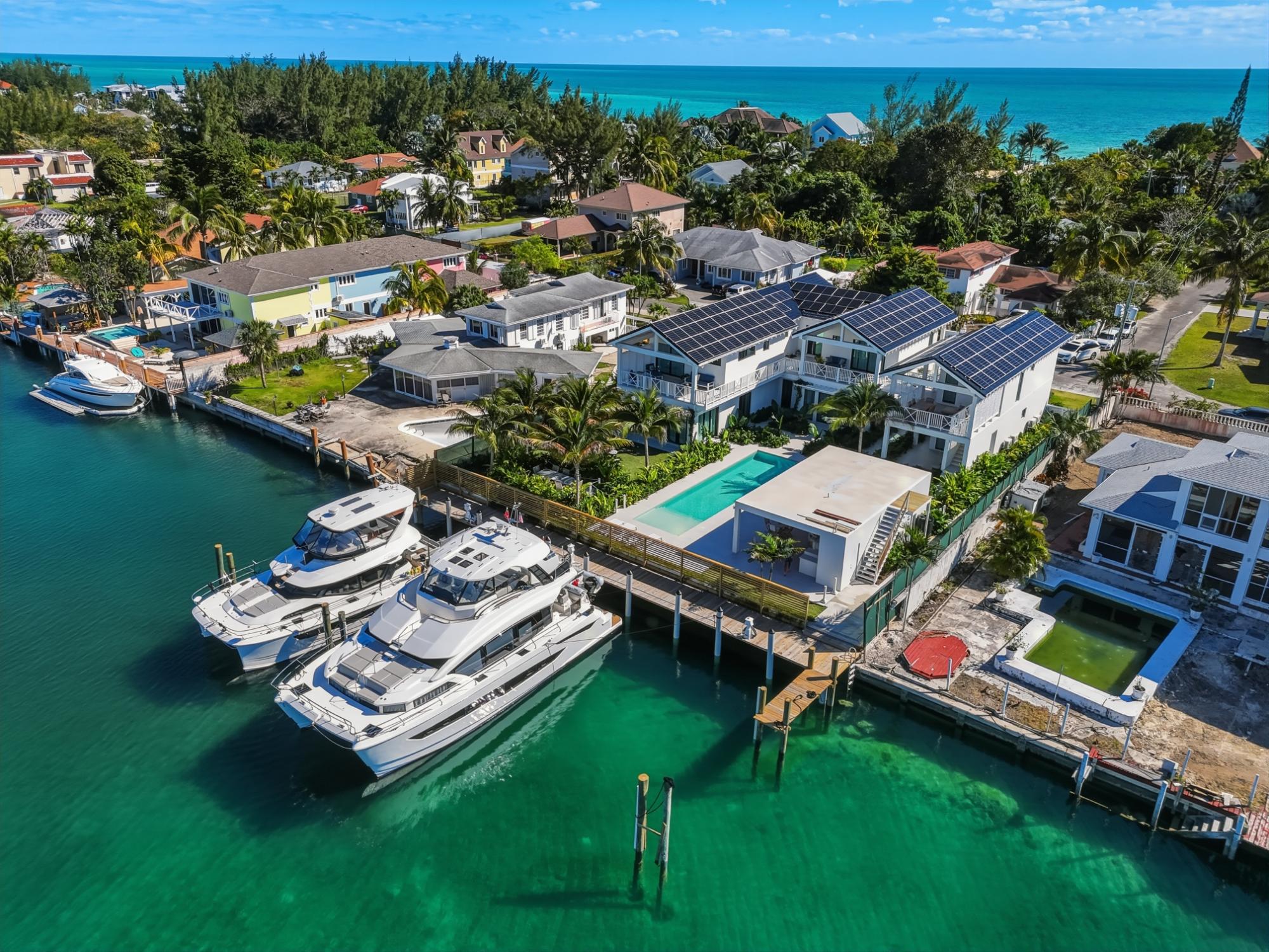 Le Canal, Waterfront Compound