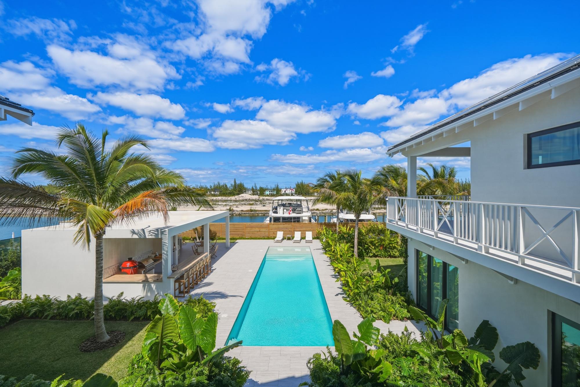 Le Canal, Waterfront Compound