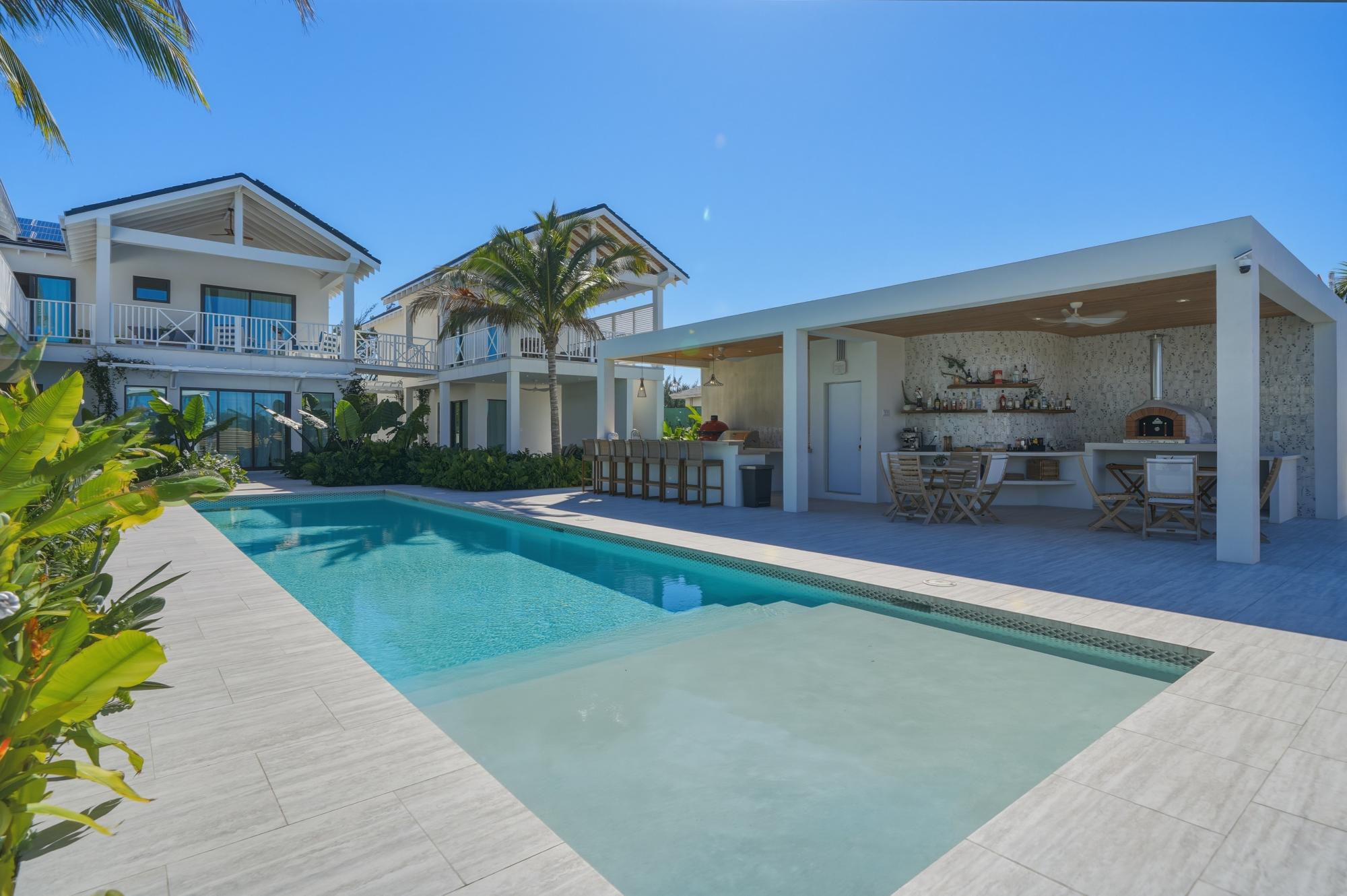 Le Canal, Waterfront Compound