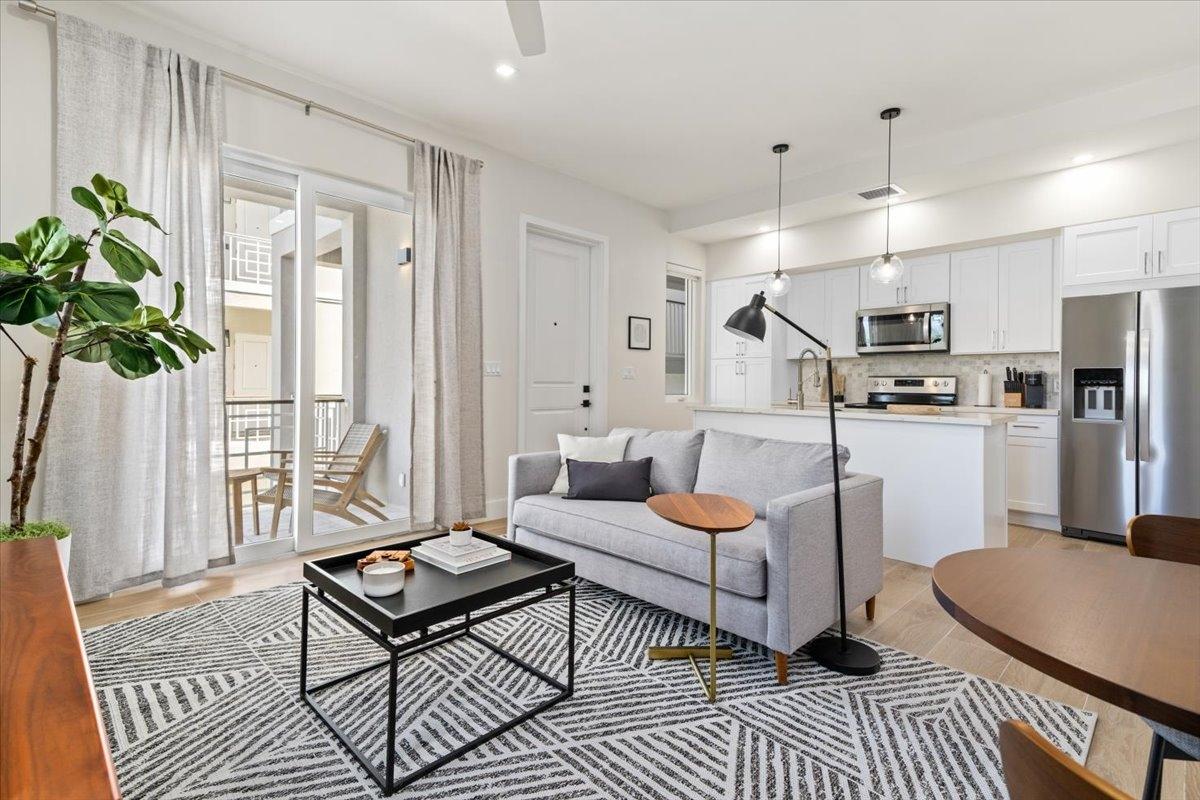 303 COCONUT COVE, ATLANTIC DR Unit: 303