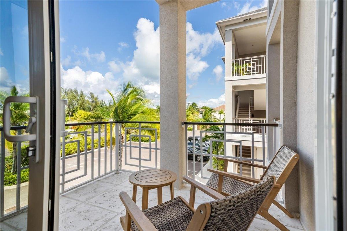 303 COCONUT COVE, ATLANTIC DR Unit: 303