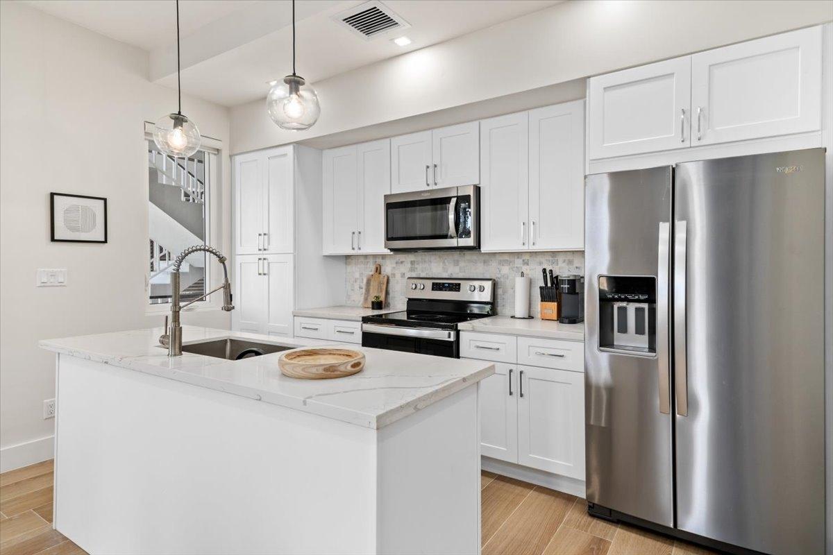 303 COCONUT COVE, ATLANTIC DR Unit: 303