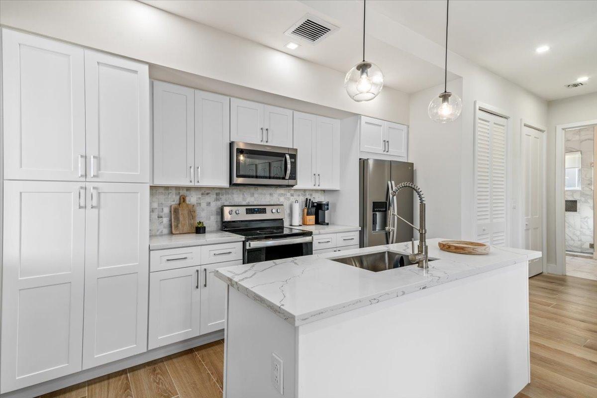 303 COCONUT COVE, ATLANTIC DR Unit: 303