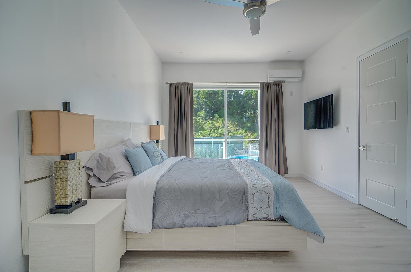 WEST BAY STREET Unit: 7