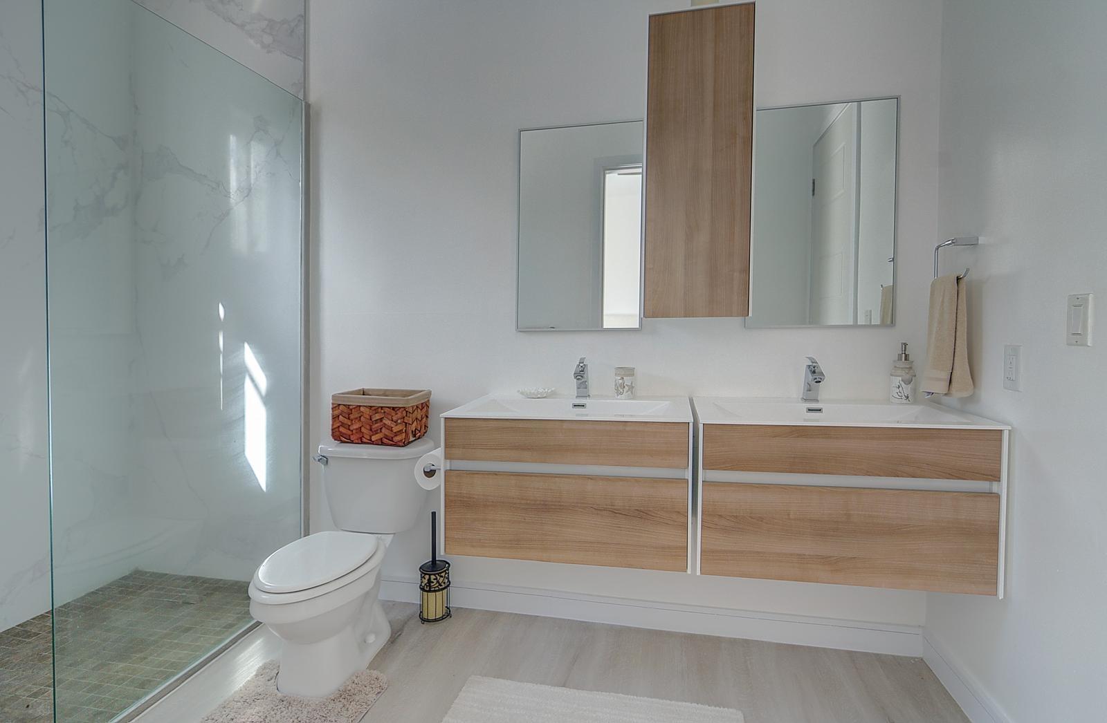 WEST BAY STREET Unit: 7