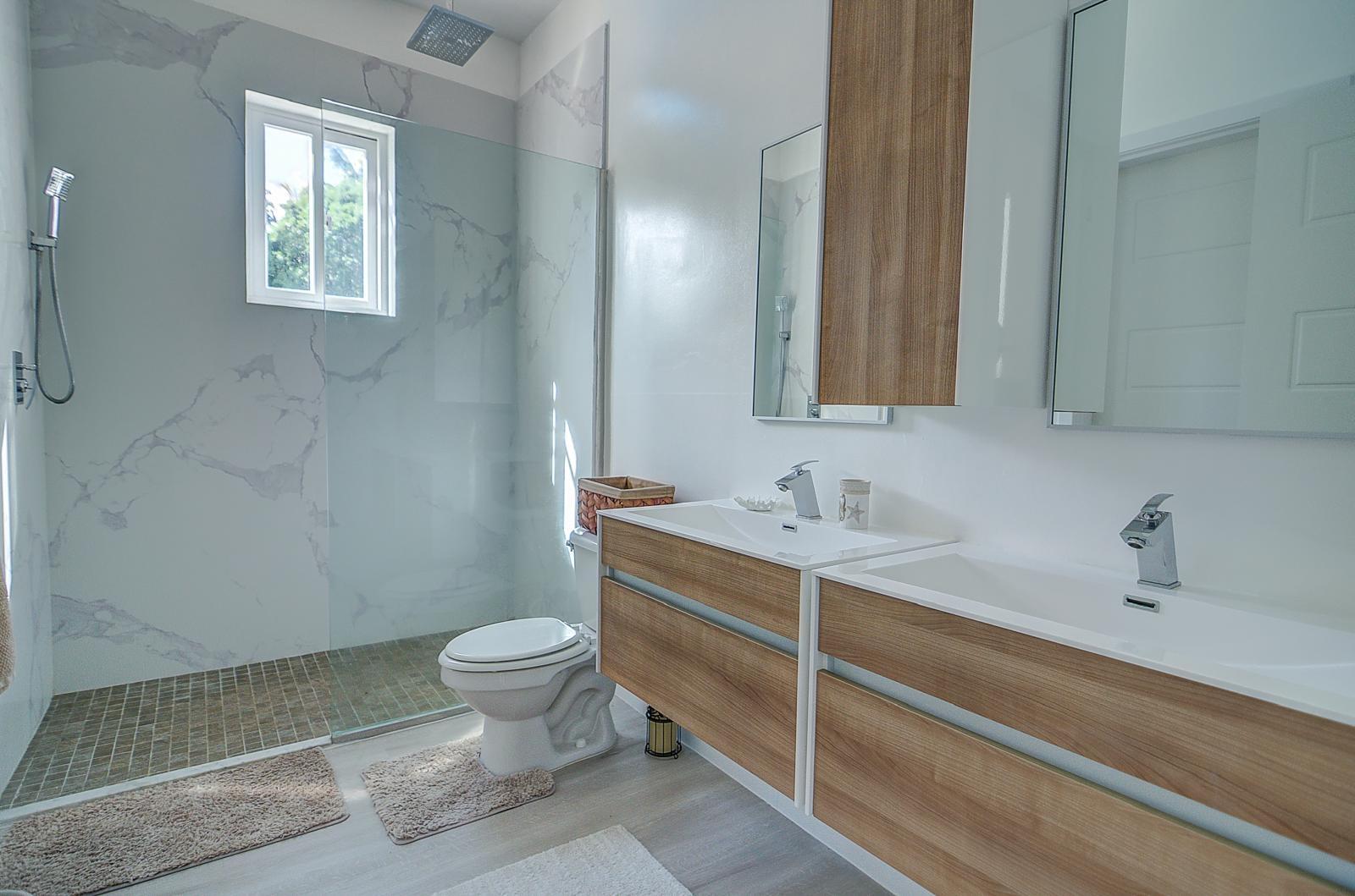 WEST BAY STREET Unit: 7