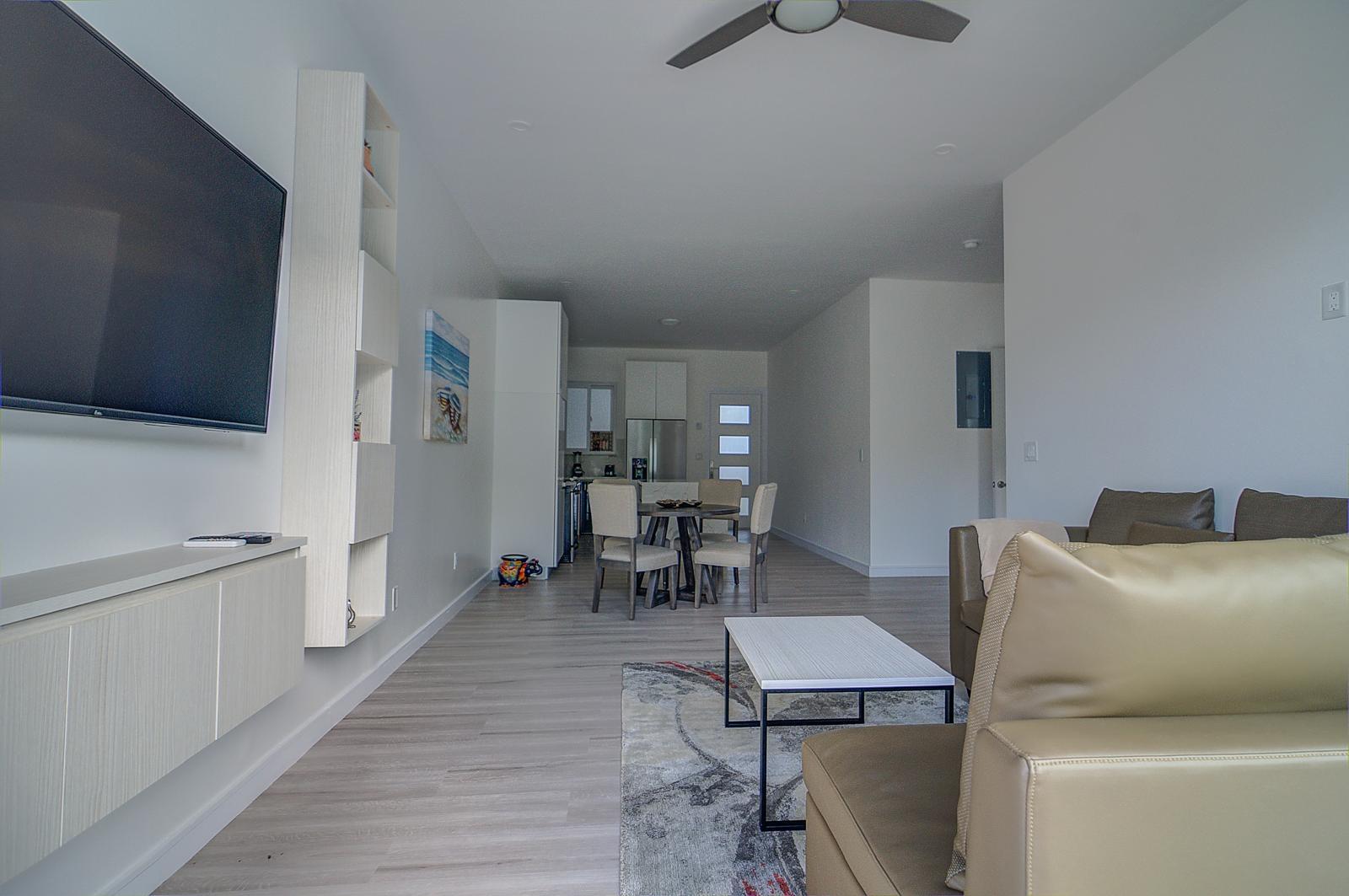 WEST BAY STREET Unit: 7