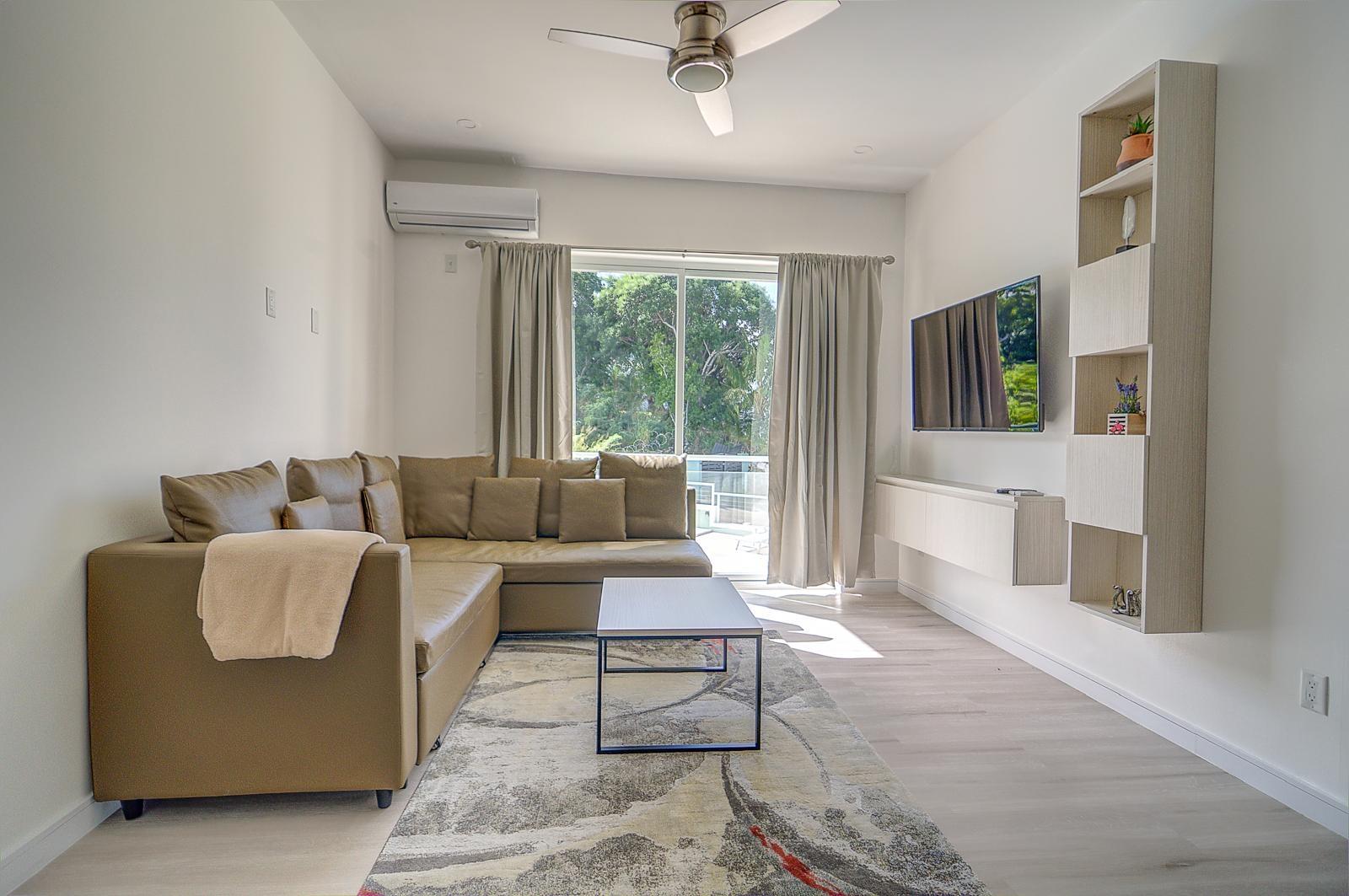 WEST BAY STREET Unit: 7