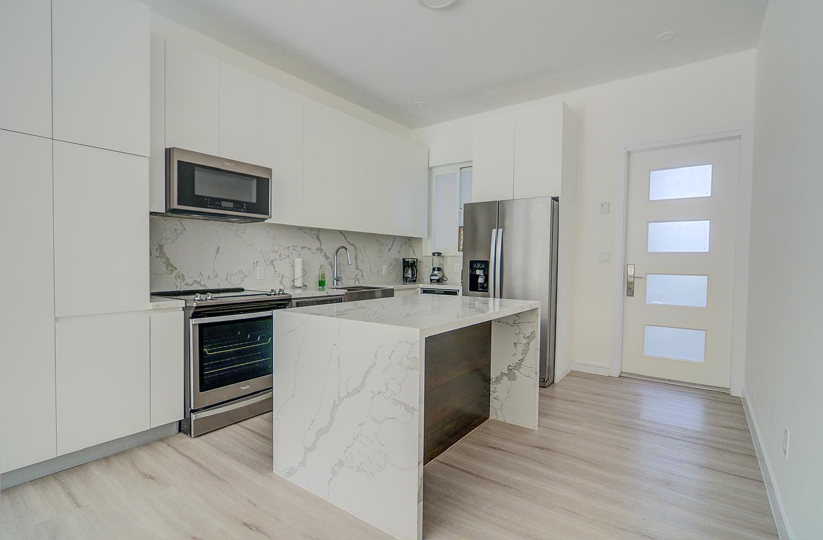 WEST BAY STREET Unit: 7