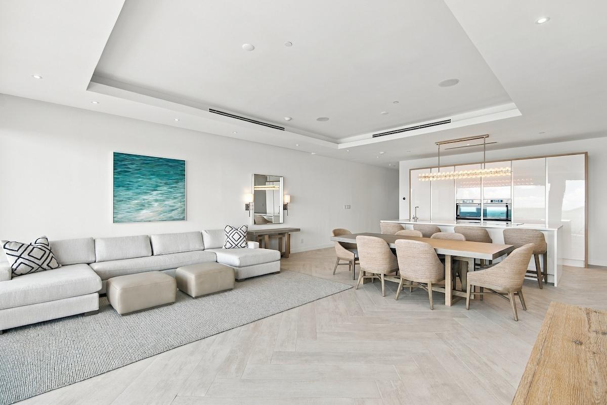 THE COVE, PALM CAY Unit: 208
