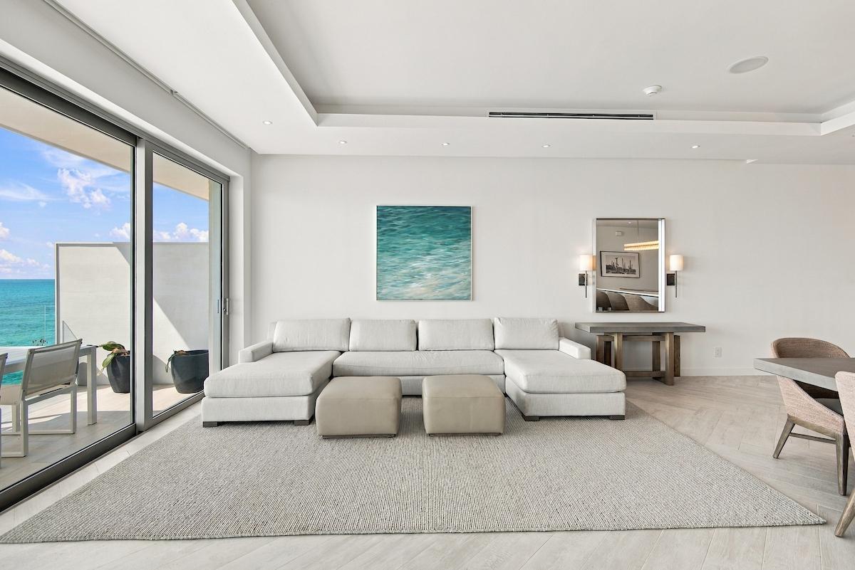 THE COVE, PALM CAY Unit: 208