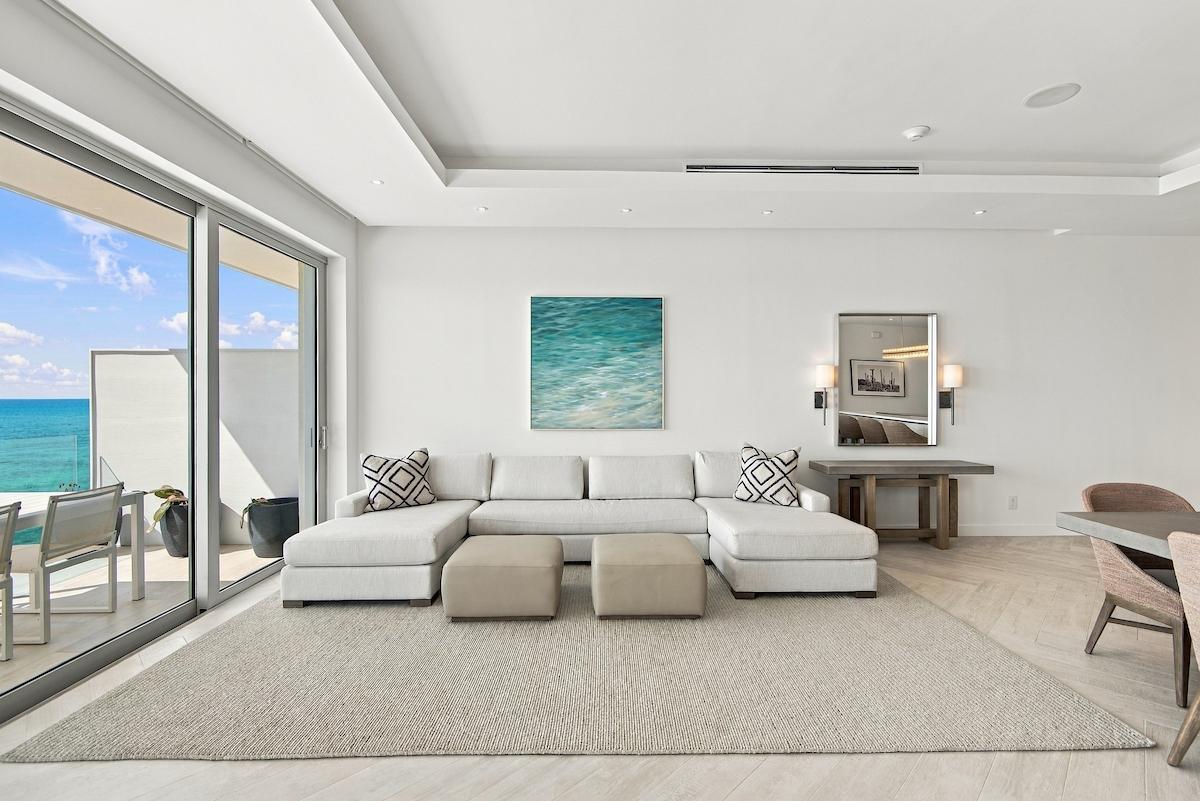 THE COVE, PALM CAY Unit: 208