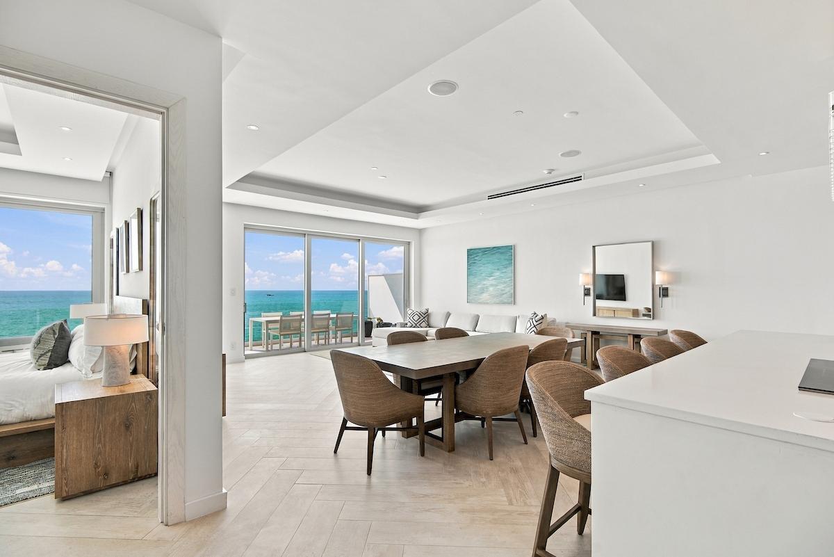 THE COVE, PALM CAY Unit: 208