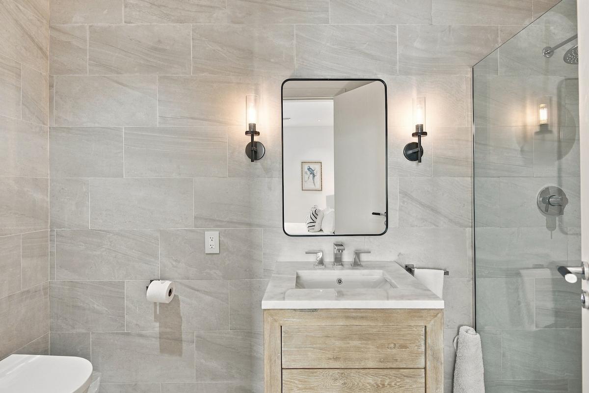 THE COVE, PALM CAY Unit: 208