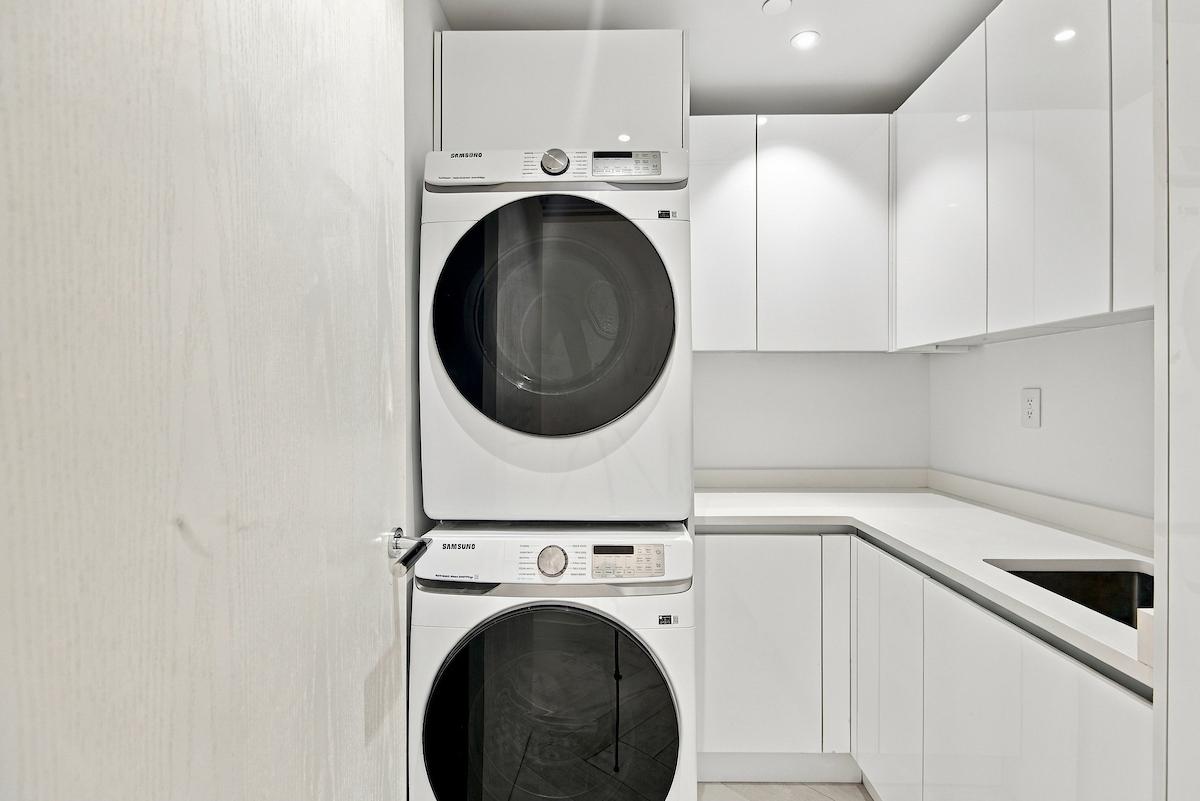 THE COVE, PALM CAY Unit: 208