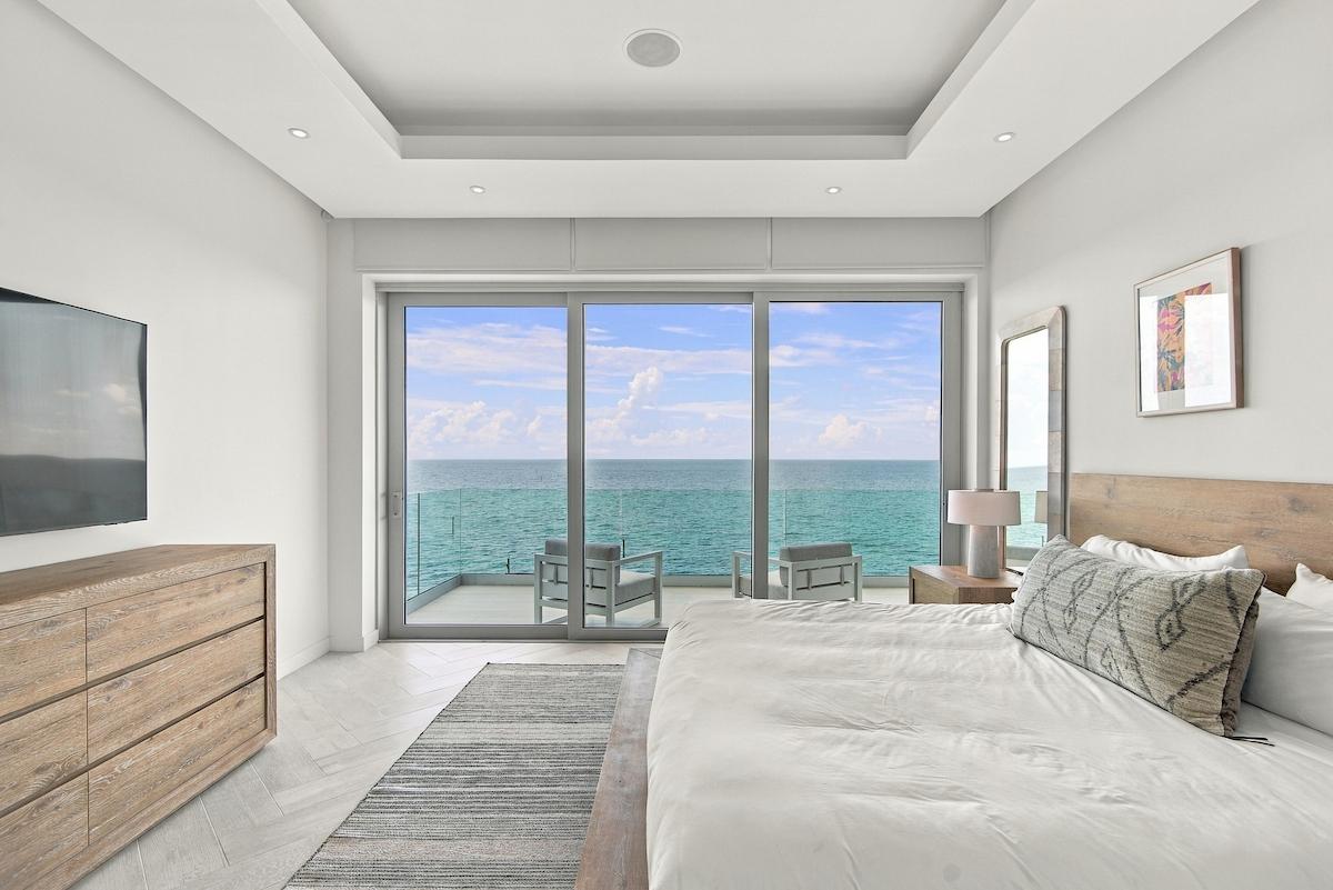 THE COVE, PALM CAY Unit: 208